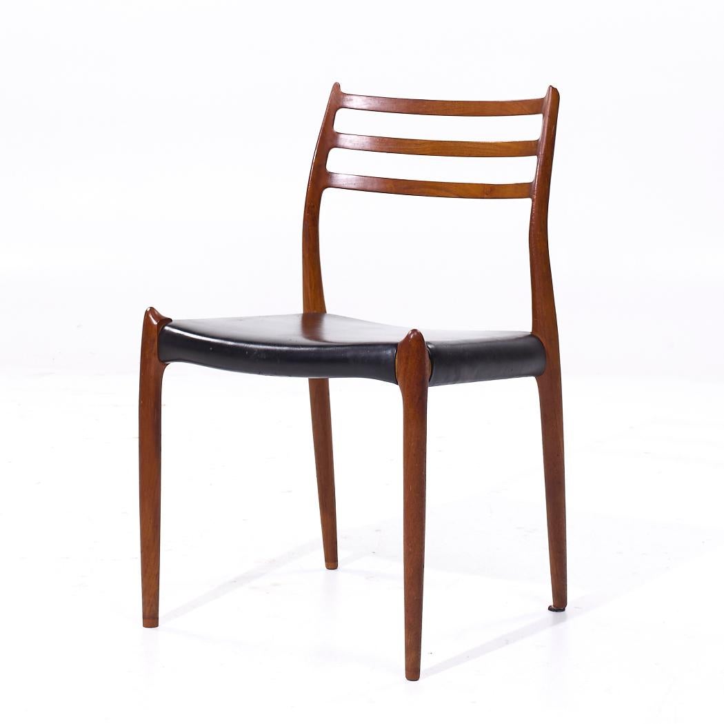 Fin du 20e siècle Chaises de salle à manger danoises du milieu du siècle dernier en teck Niels Moller modèle 78, lot de 4 en vente