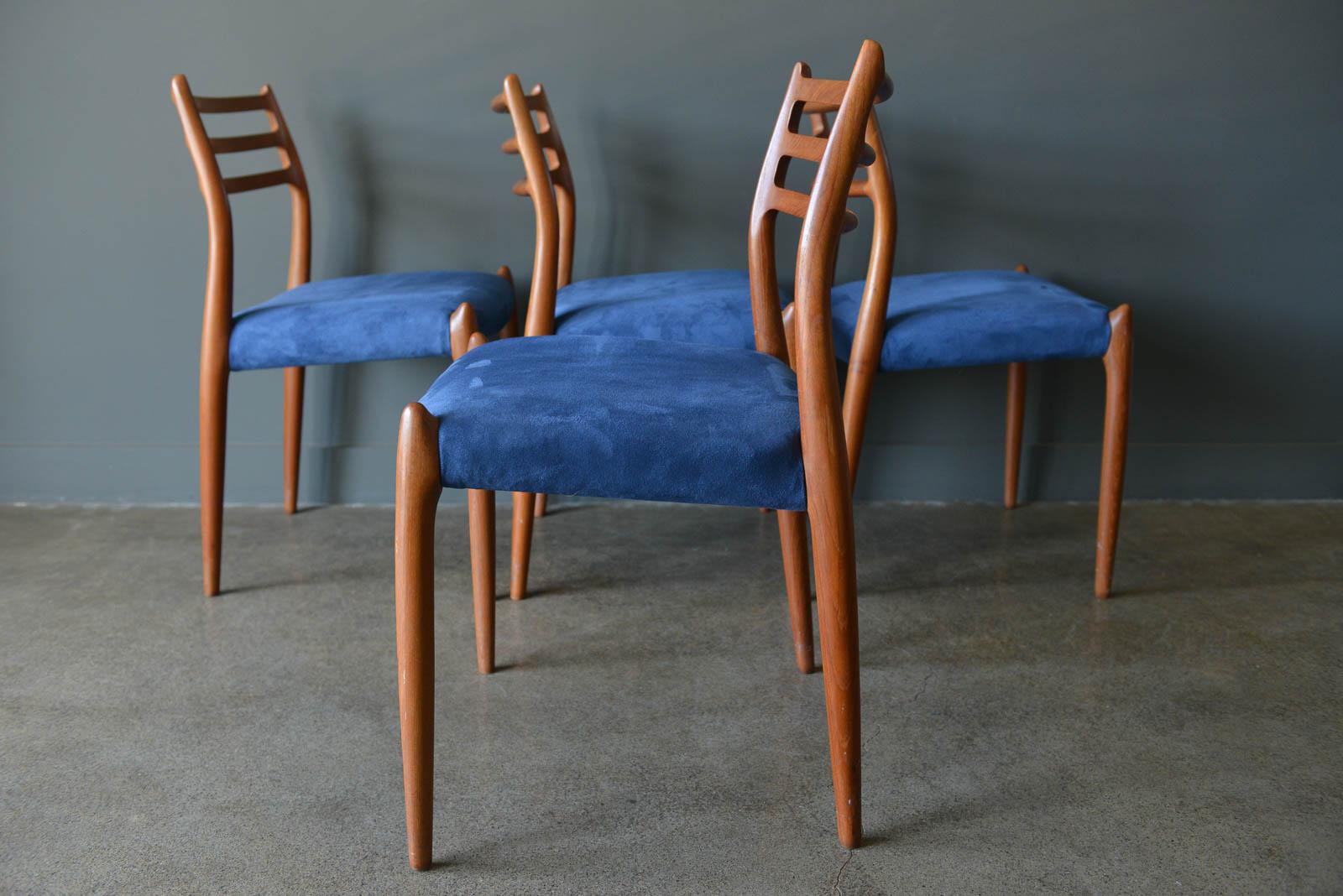 Niels Moller Model 78 teak dining chairs, set of 4, circa 1960. Probably the most desirable of the Moller styles, this is model 78 dining chair with sculpted teak frame and beautiful curved backrest. Seats are covered in a blue micro-suede, which
