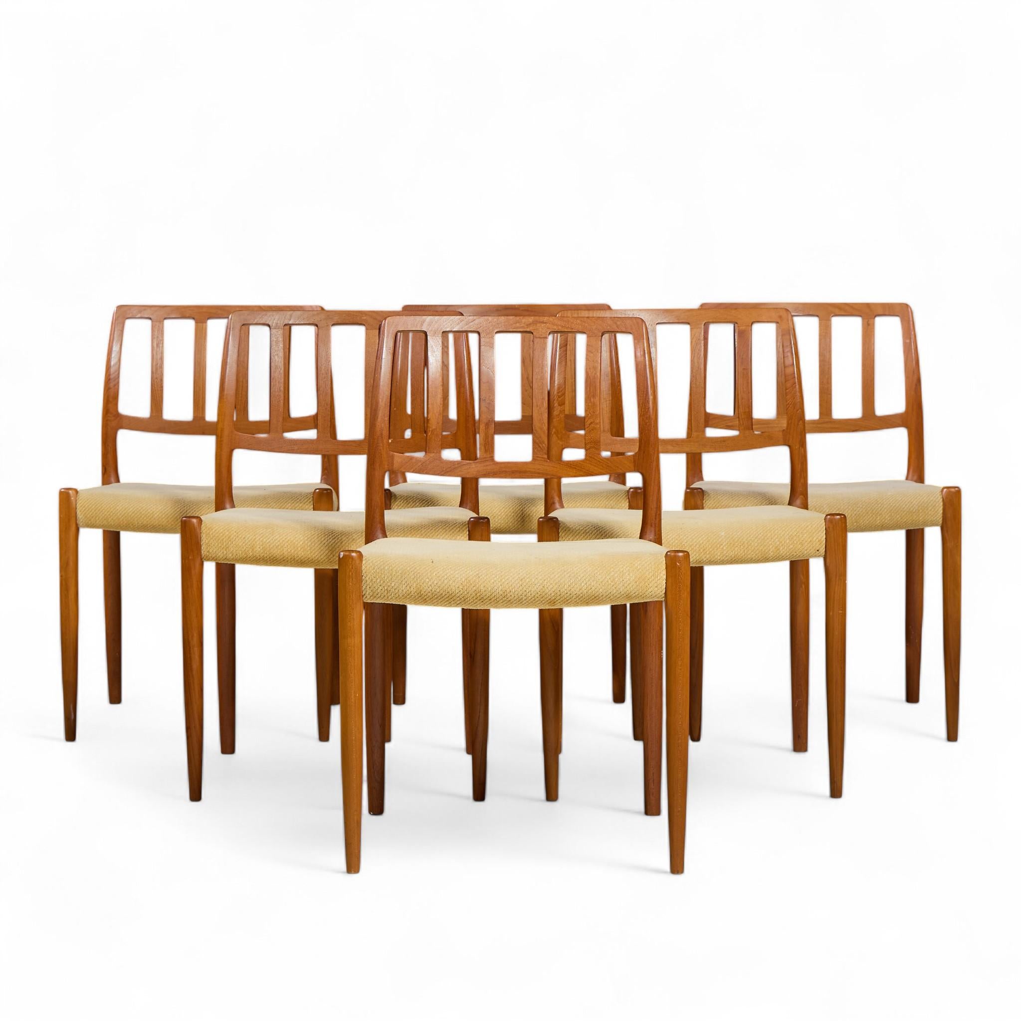 Sedie da pranzo in teak danese di metà secolo Niels Moller Model 83 - Set di 6 sedie

Ogni sedia misura: 19,75 larghezza x 19,5 profondità x 31,25 pollici di altezza, con un'altezza della seduta/spazio libero di 18 pollici.

Buone condizioni d'epoca