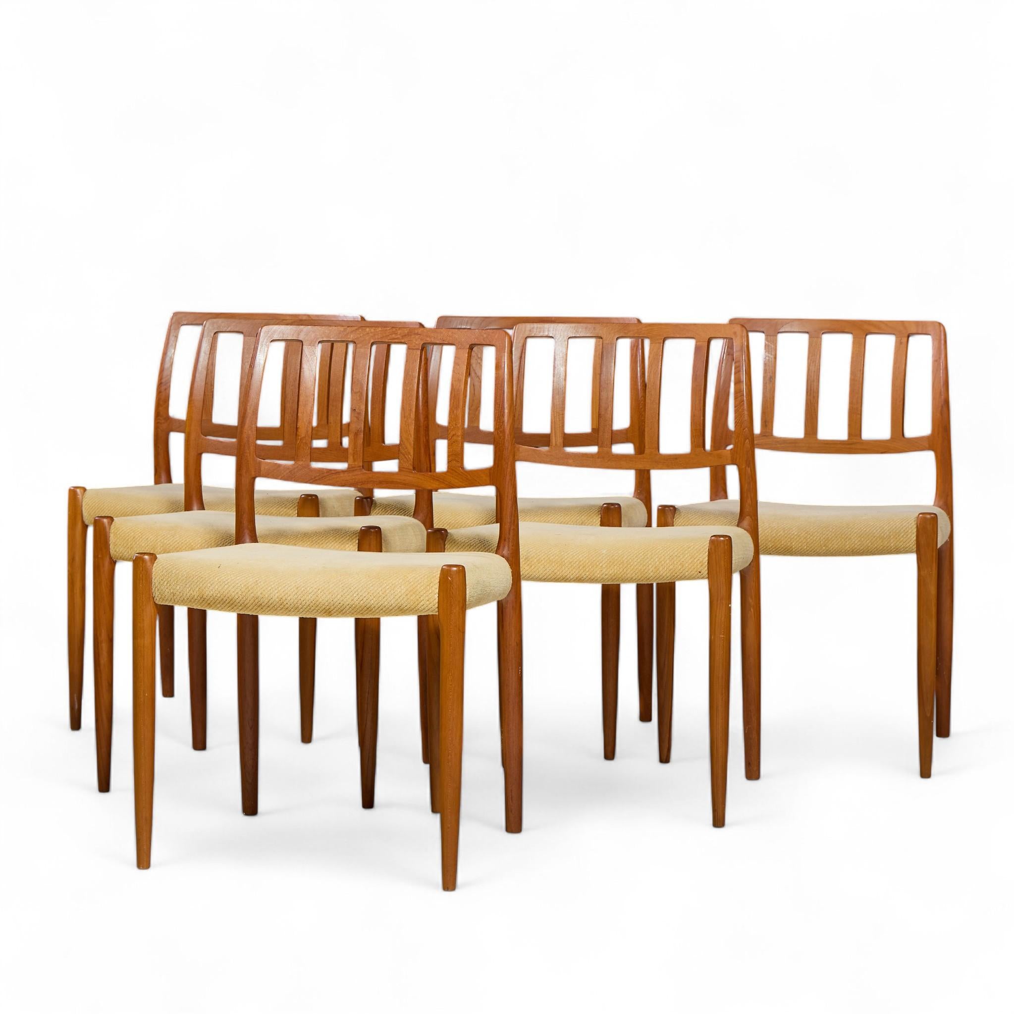 Mid-Century moderno Sedie da pranzo in teak danese di metà secolo Niels Moller Model 83 - Set di 6 sedie in vendita