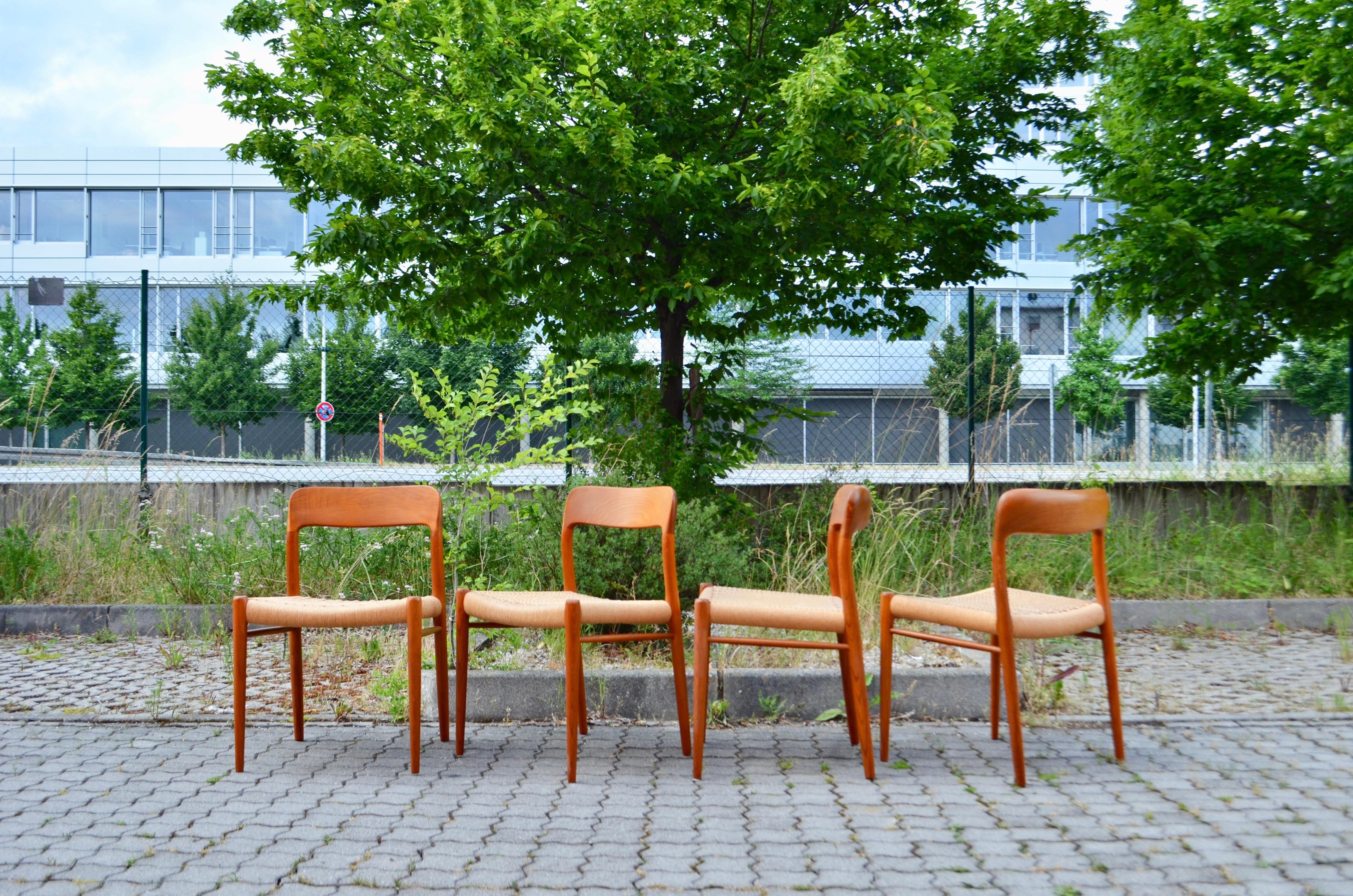 Niels Otto Möller Modell 75 for J.L. Möllers Mobelfabrik.
Solid teak frame with papercord.
Set of 4.
Classic Danish design.
In good vintage condition.