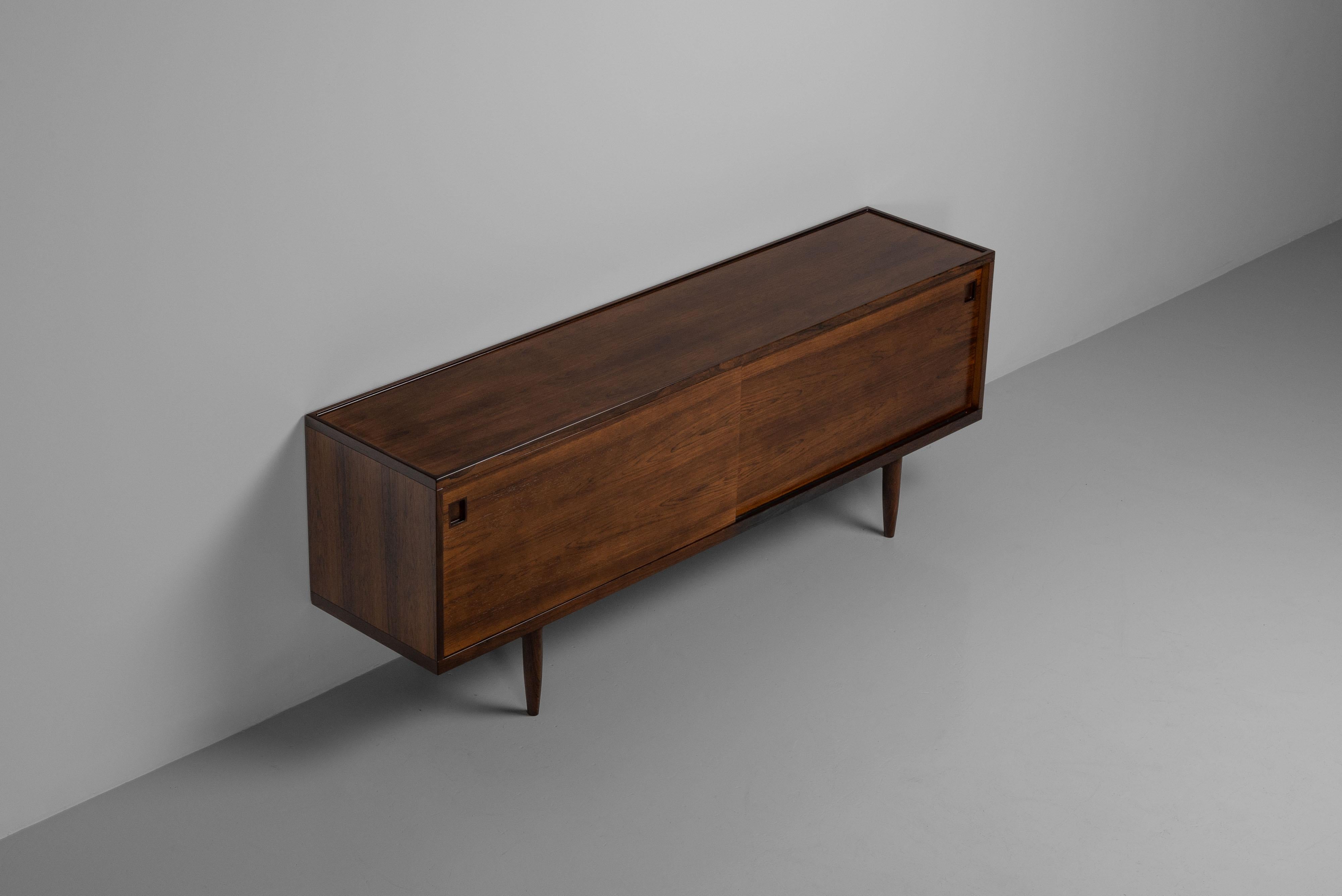 Niels Moller sideboard model 20 Denmark 1960 In Good Condition In Roosendaal, Noord Brabant
