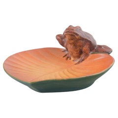 Niels Norvil for Ipsens Enke. Ceramic bowl with frog. Early 20th C.