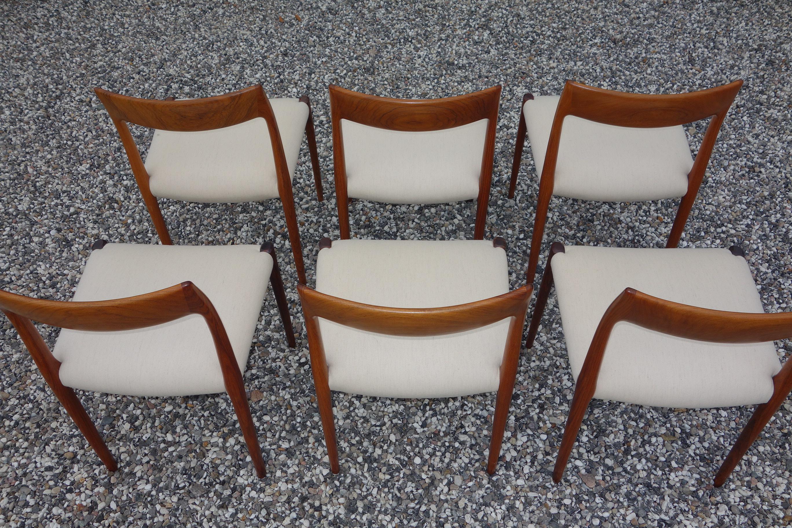 Niels O. Møller 1920-1982. 6 rosewood chairs, white wool clothing. Designed in 1959. Produced by J.L. Møllers Møbelfabrik, model 77. Very fine condition.