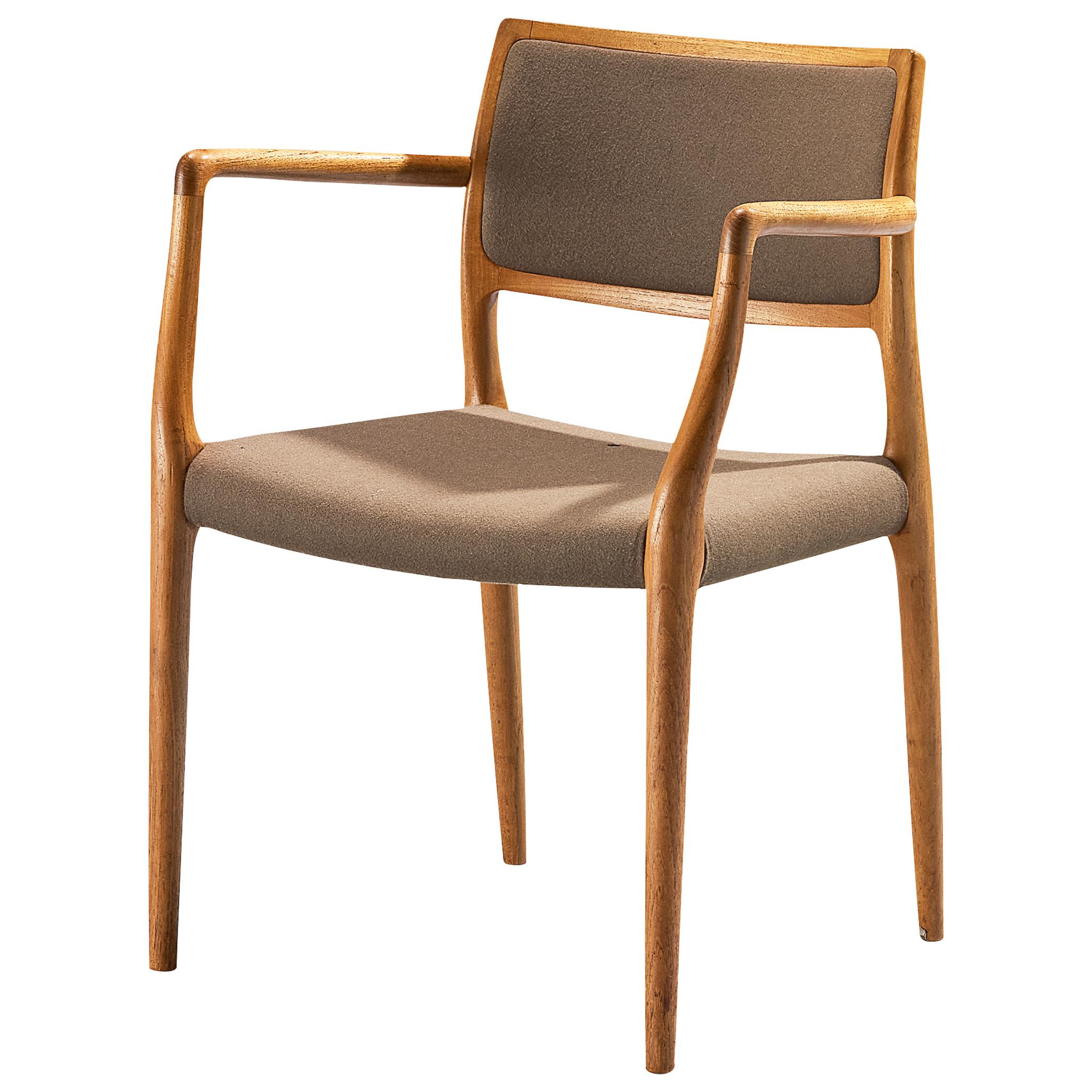 Sillón Niels O. Møller de teca y lana marrón verdosa en venta