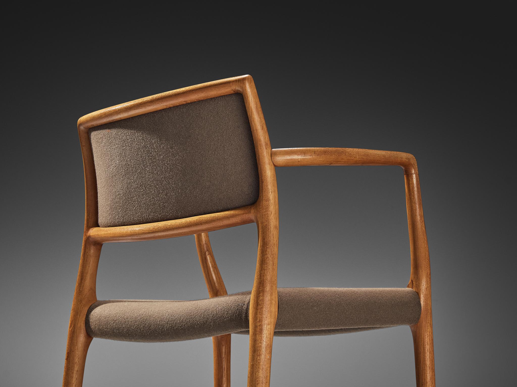 Sillón Niels O. Møller de teca y lana marrón verdosa Escandinavo moderno en venta