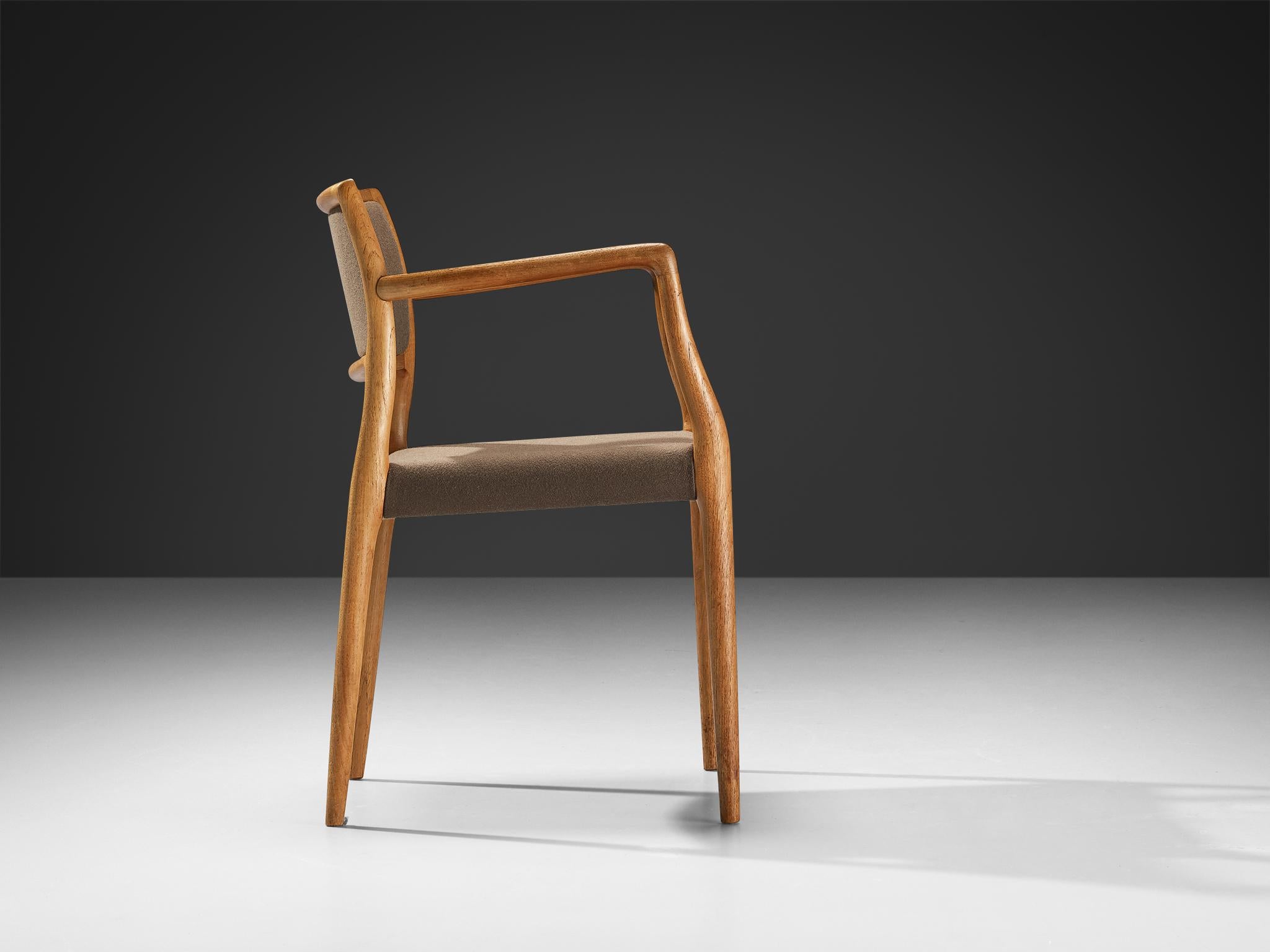 Sillón Niels O. Møller de teca y lana marrón verdosa Danés en venta