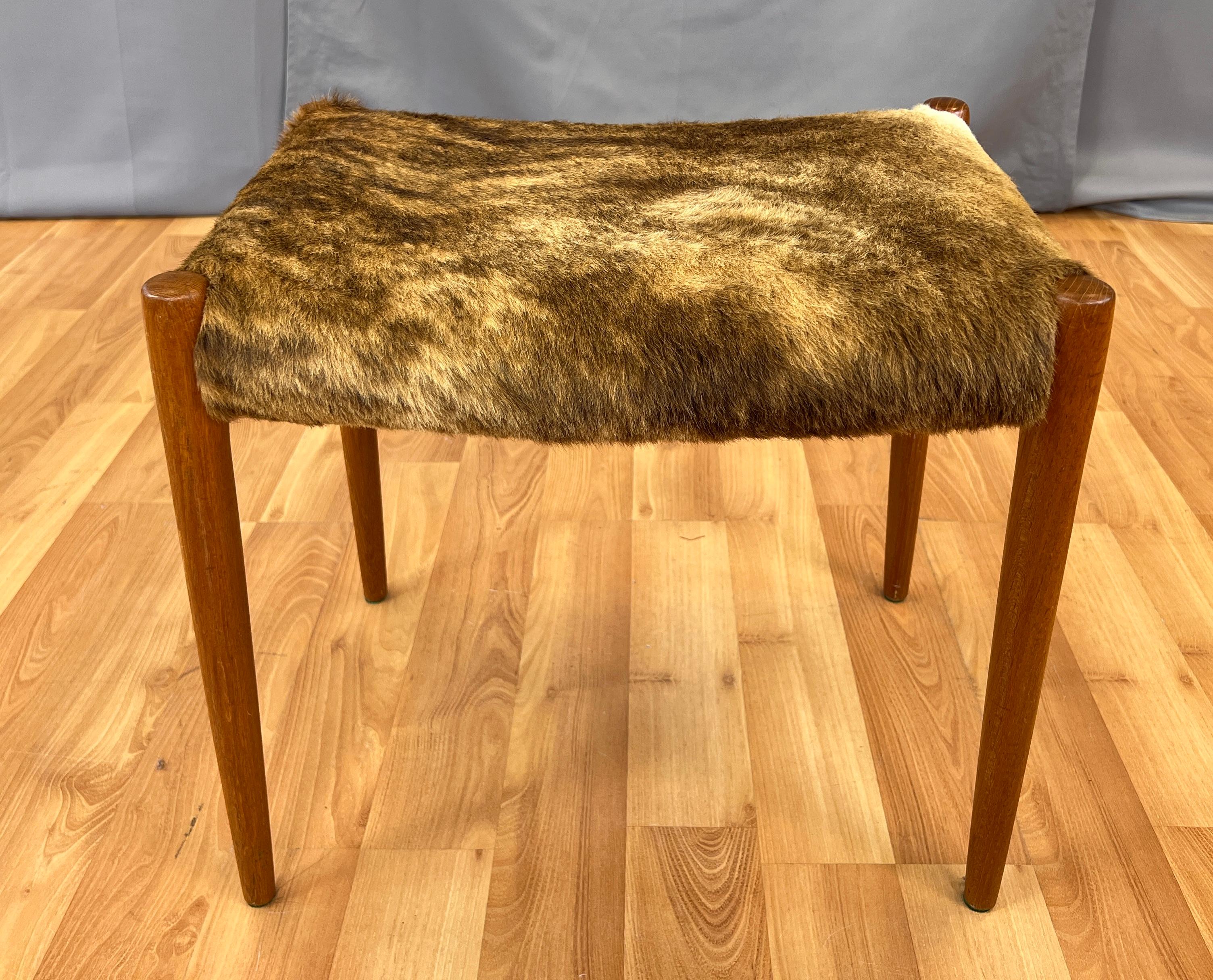 Niels O. Møller designed Model 80a Ottoman
Solid Teak legs, with the seating area reimagined in Cowhide.
