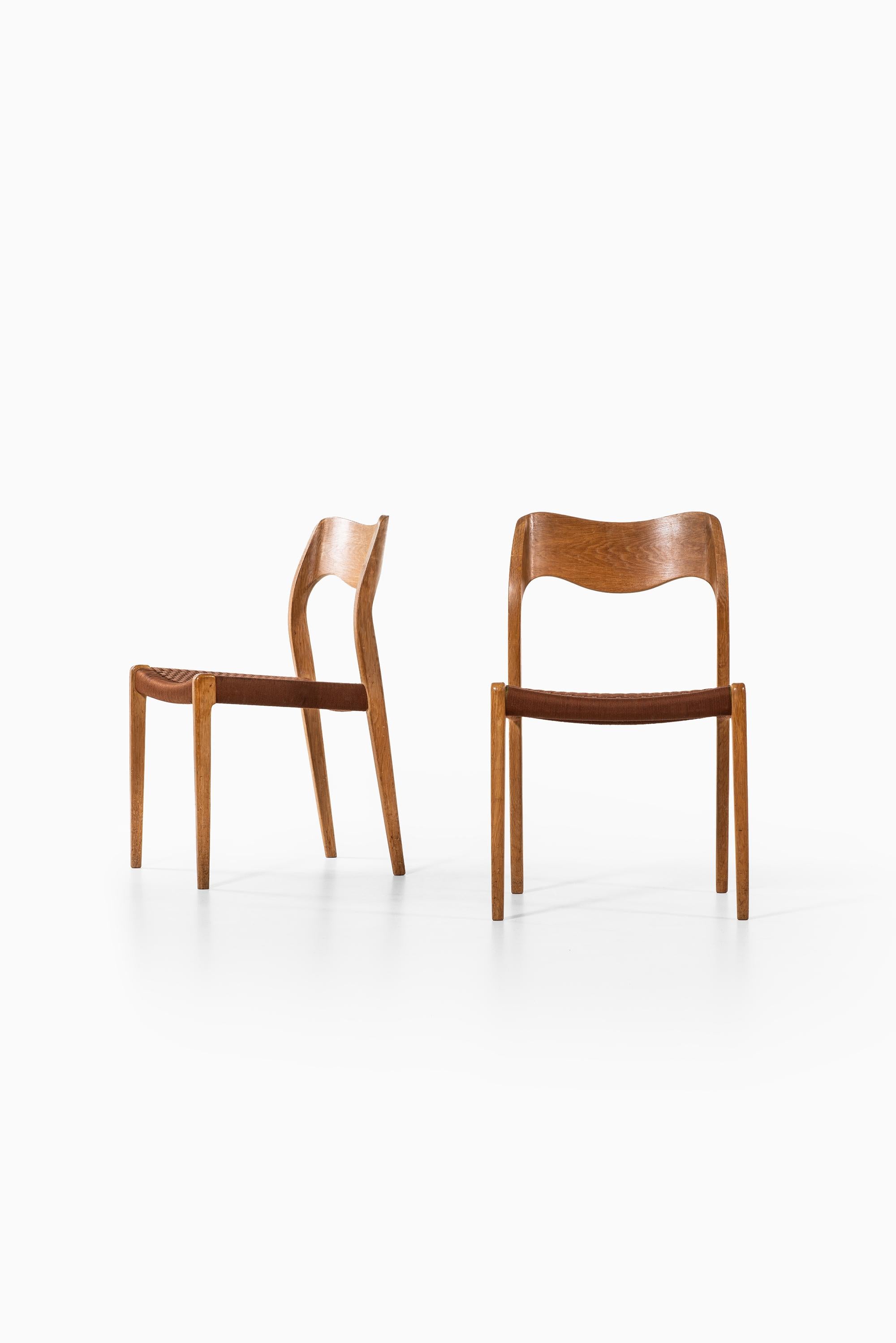 Set of 6 dining chairs model 71 designed by Niels O. Møller. Produced by J.L Møllers møbelfabrik in Denmark.