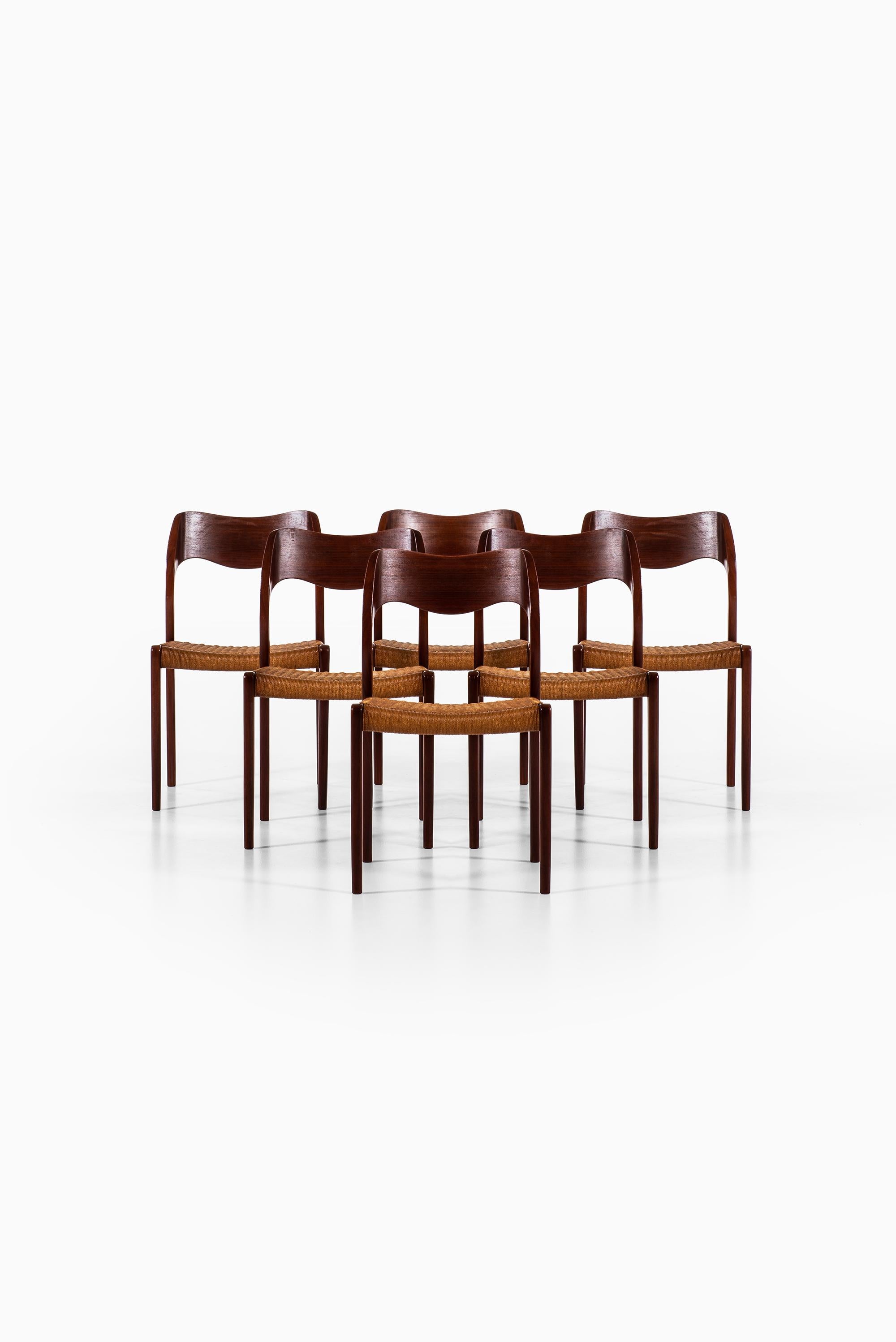 Set of 6 dining chairs model 71 designed by Niels O. Møller. Produced by J.L Møllers Møbelfabrik in Denmark.