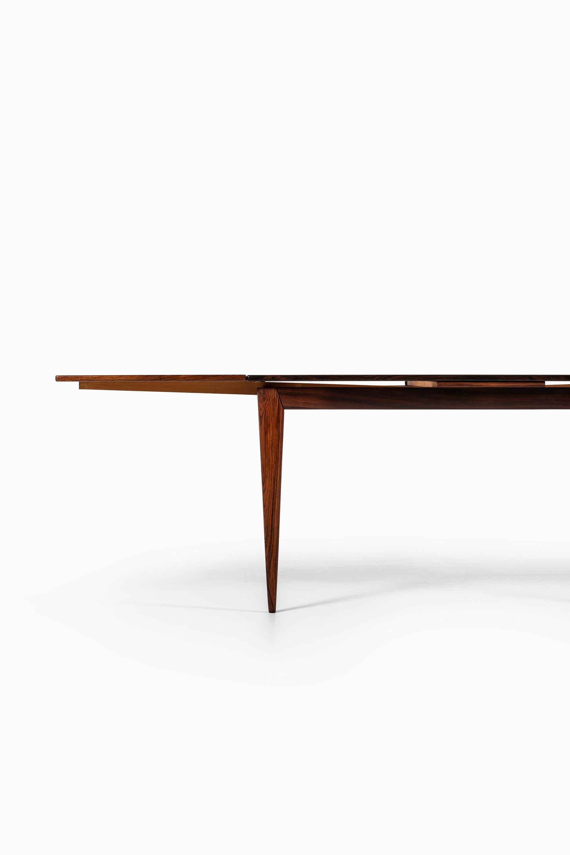 Niels O. Møller Dining Table Model 254 in Rosewood by J.L. Møllers Møbelfabrik In Excellent Condition For Sale In Limhamn, Skåne län