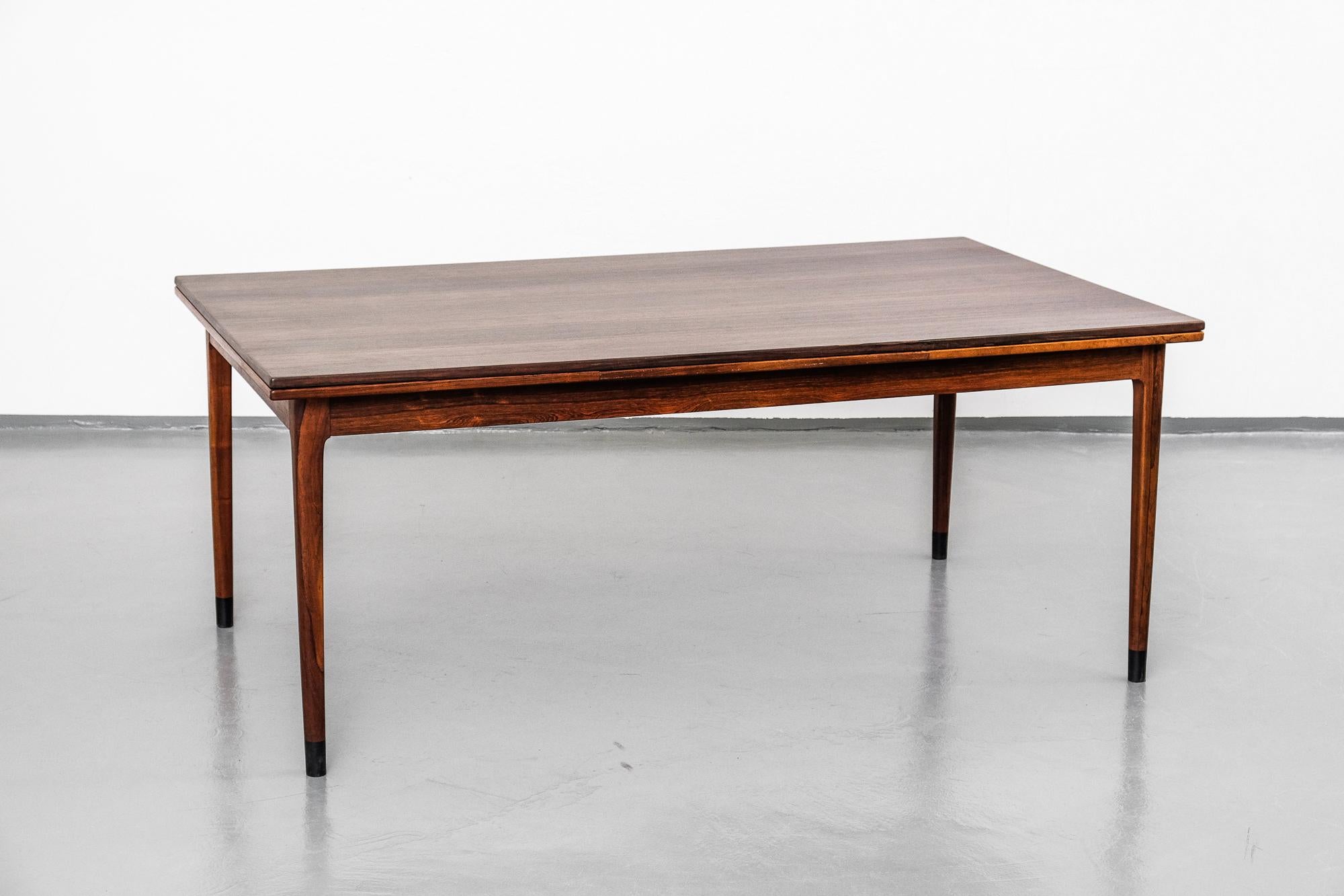 Massive and rare dining table in rosewood, model 9B designed by Niels O. Møller. Produced by J.L Møllers Møbelfabrik in Denmark, 1960s.

12 person dining table / maximum length 295 cm, when both extensions are in use.

This table will be shipped