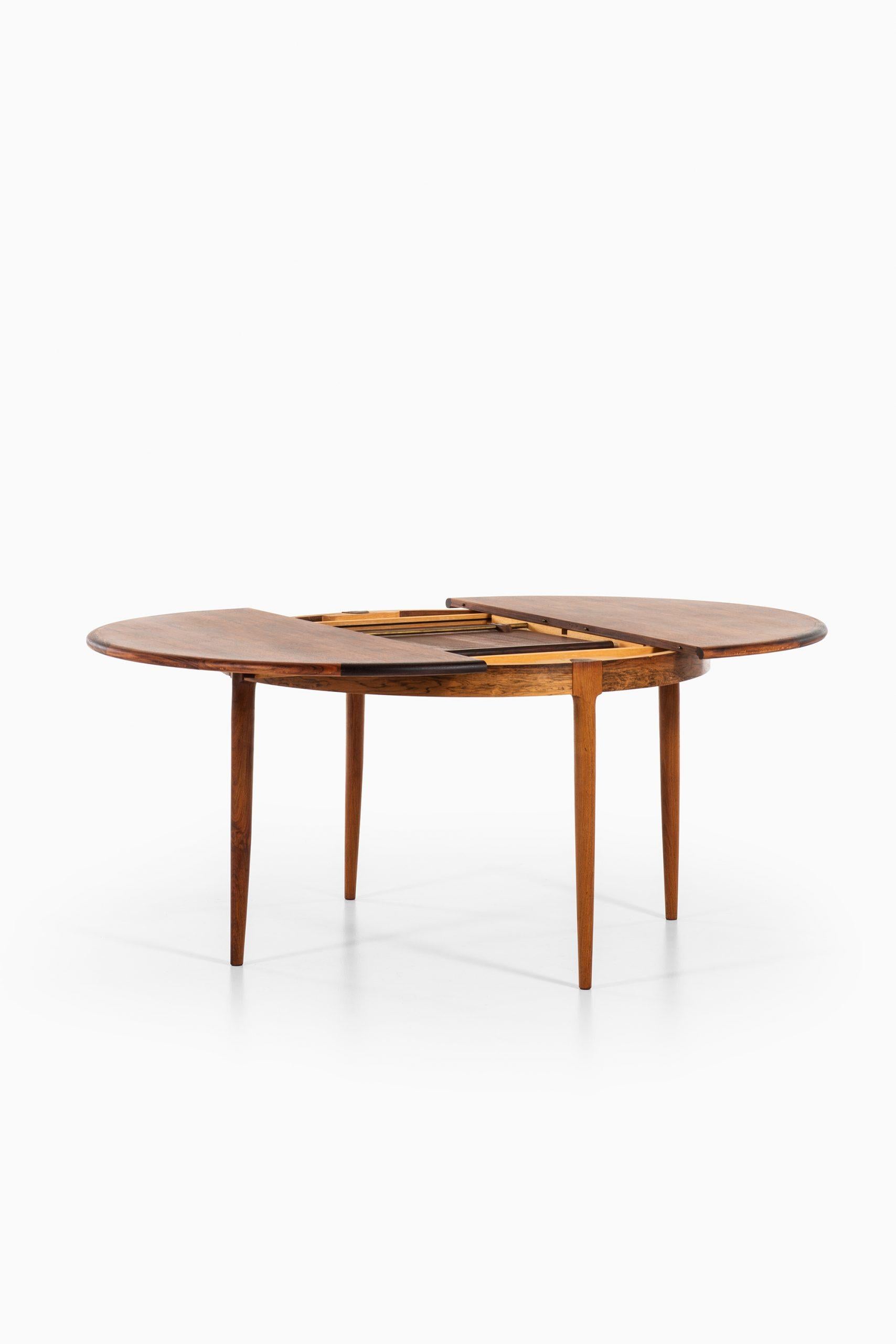 Rosewood Niels O. Møller Dining Table Produced by J.L. Møllers Møbelfabrik in Denmark For Sale