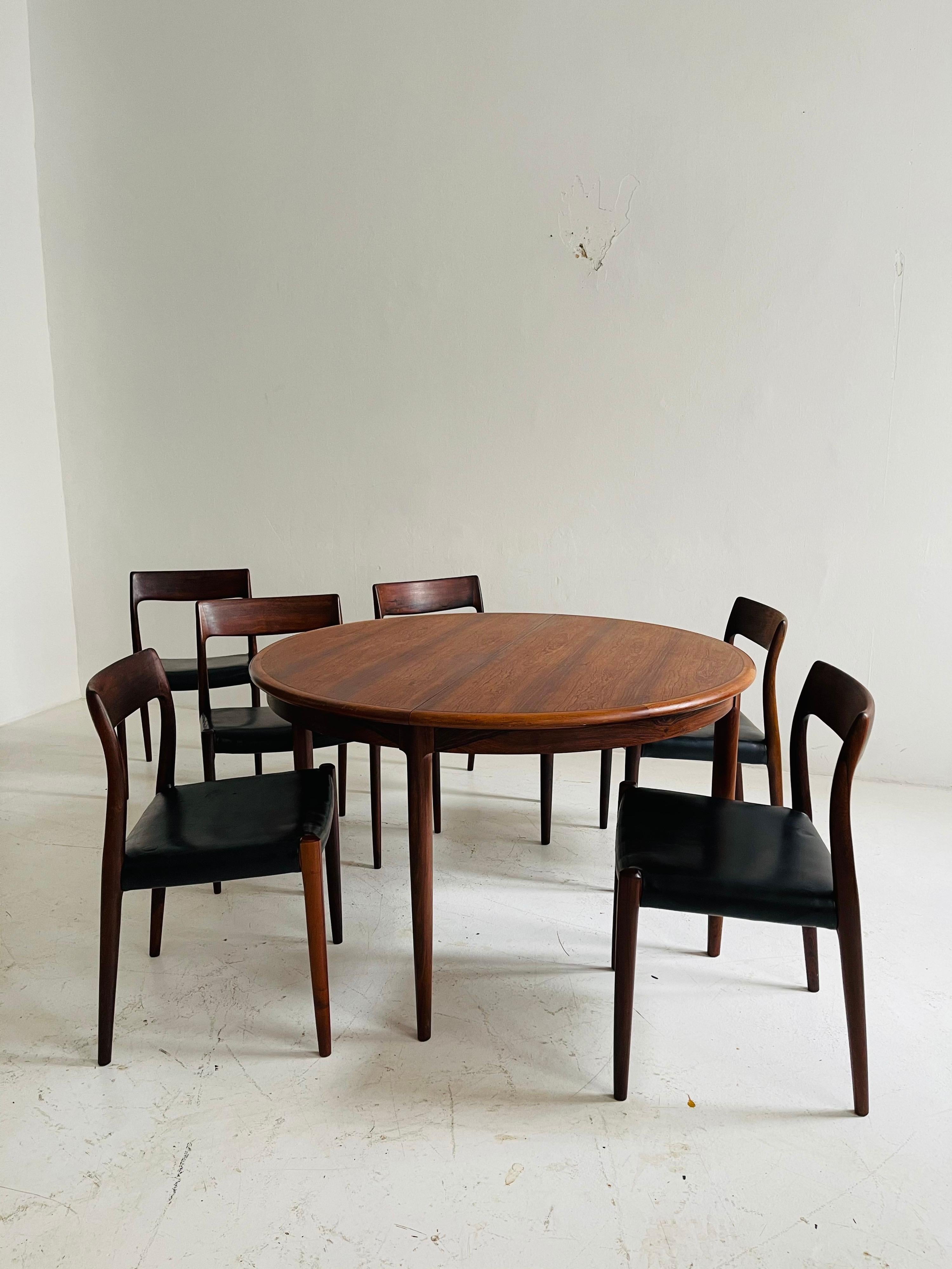 Niels O. Møller Dining Table Set with Six Møller Chairs No. 77 Made in Denmark In Good Condition In Vienna, AT