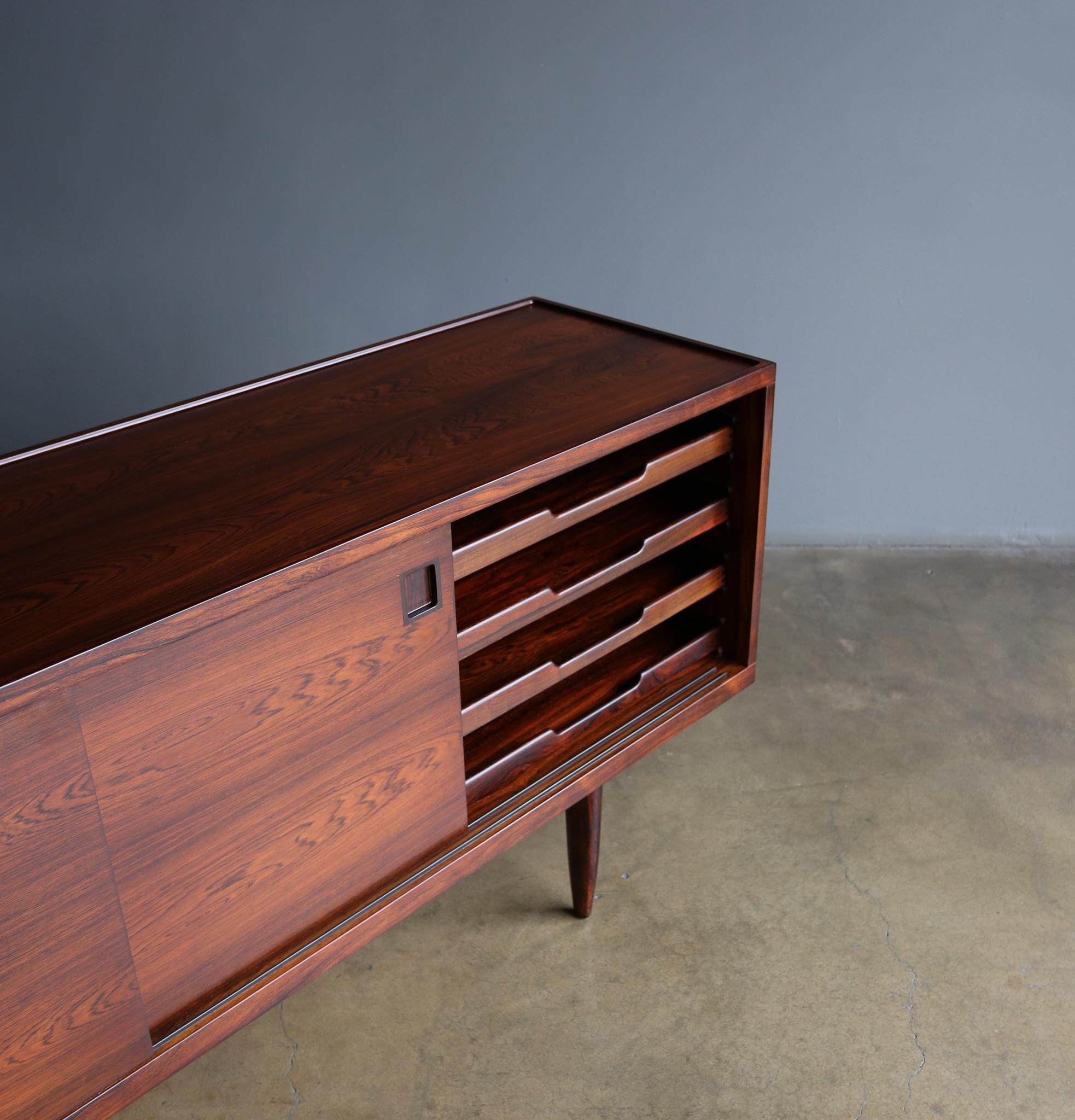 Niels O. Møller Rosewood Credenza for J.L. Møller Møbelfabrik, circa 1960 12