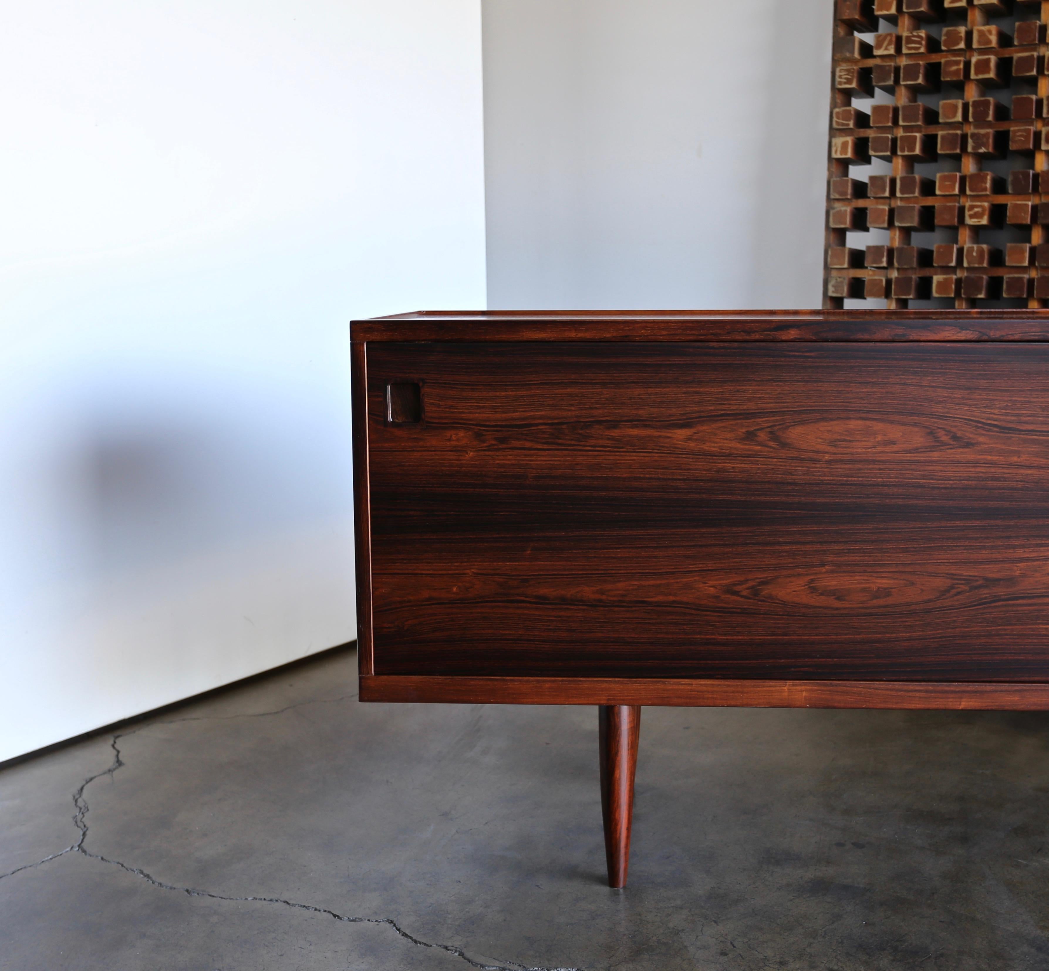 Niels O. Møller rosewood credenza for J.L. Møller Møbelfabrik, circa 1960. Highly figured rosewood grain. This piece has been professionally restored.