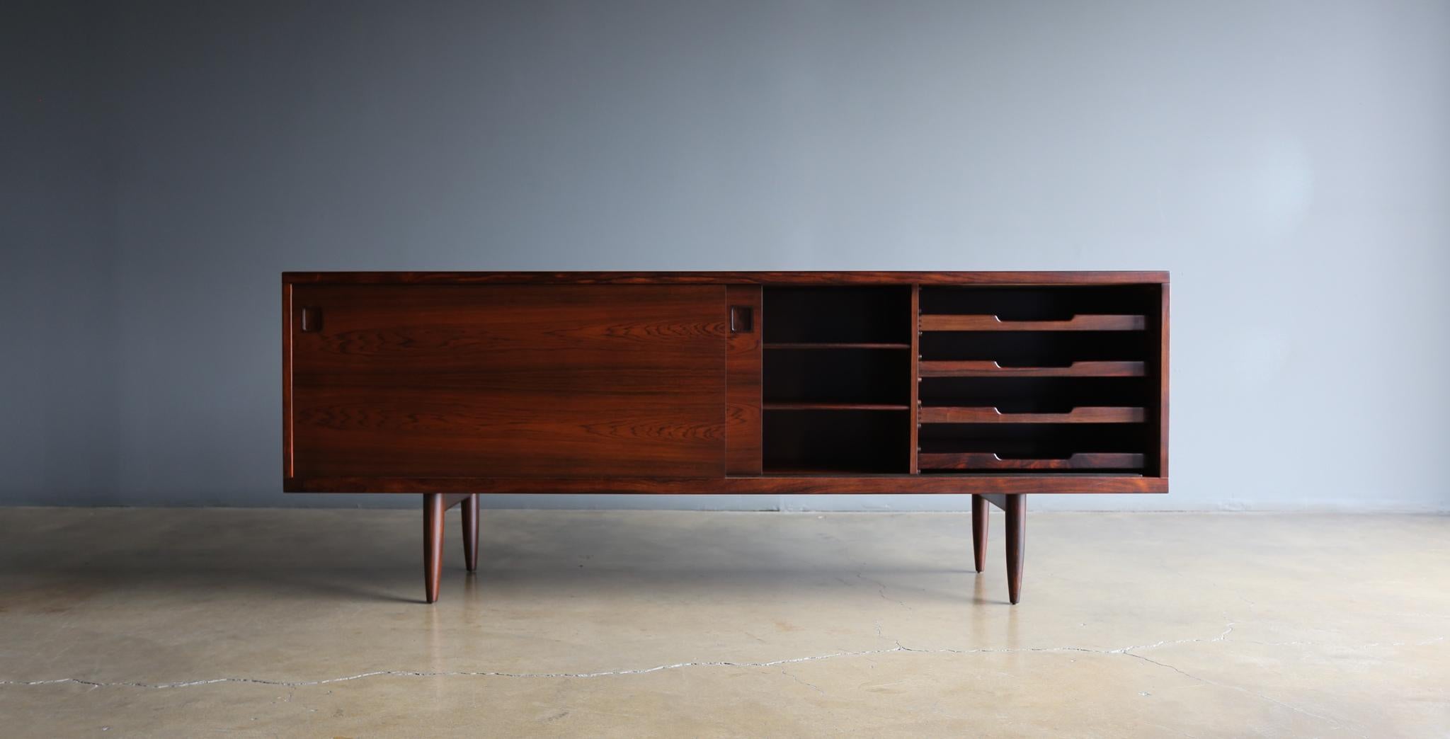 Niels O. Møller Rosewood Credenza for J.L. Møller Møbelfabrik, circa 1960 2