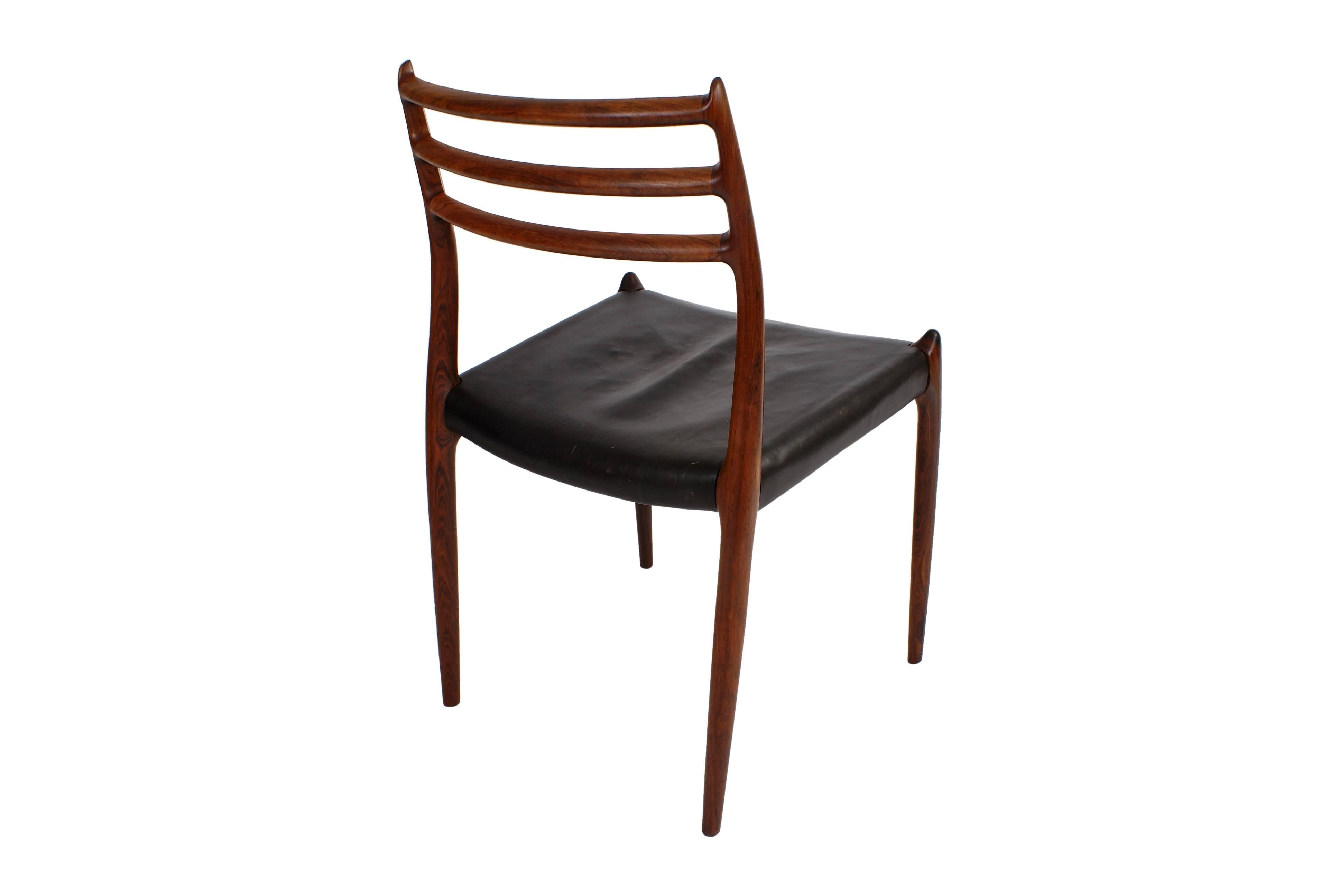 Niels O. Møller Set of Six Dining Chairs in Rosewood and Black Leather In Good Condition In Copenhagen, DK