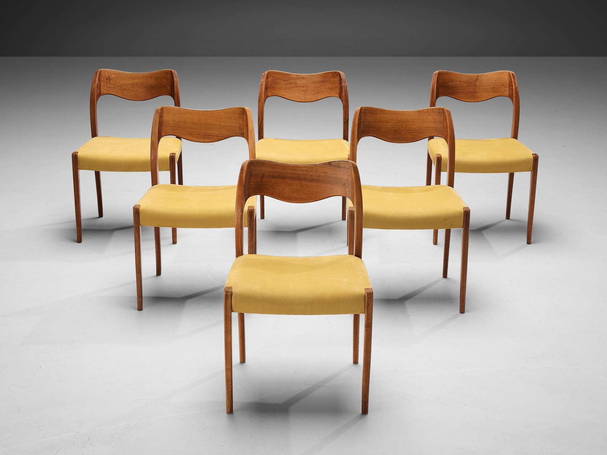 Niels O. Møller Set of Six Dining Chairs in Teak and Yellow Upholstery In Good Condition In Waalwijk, NL