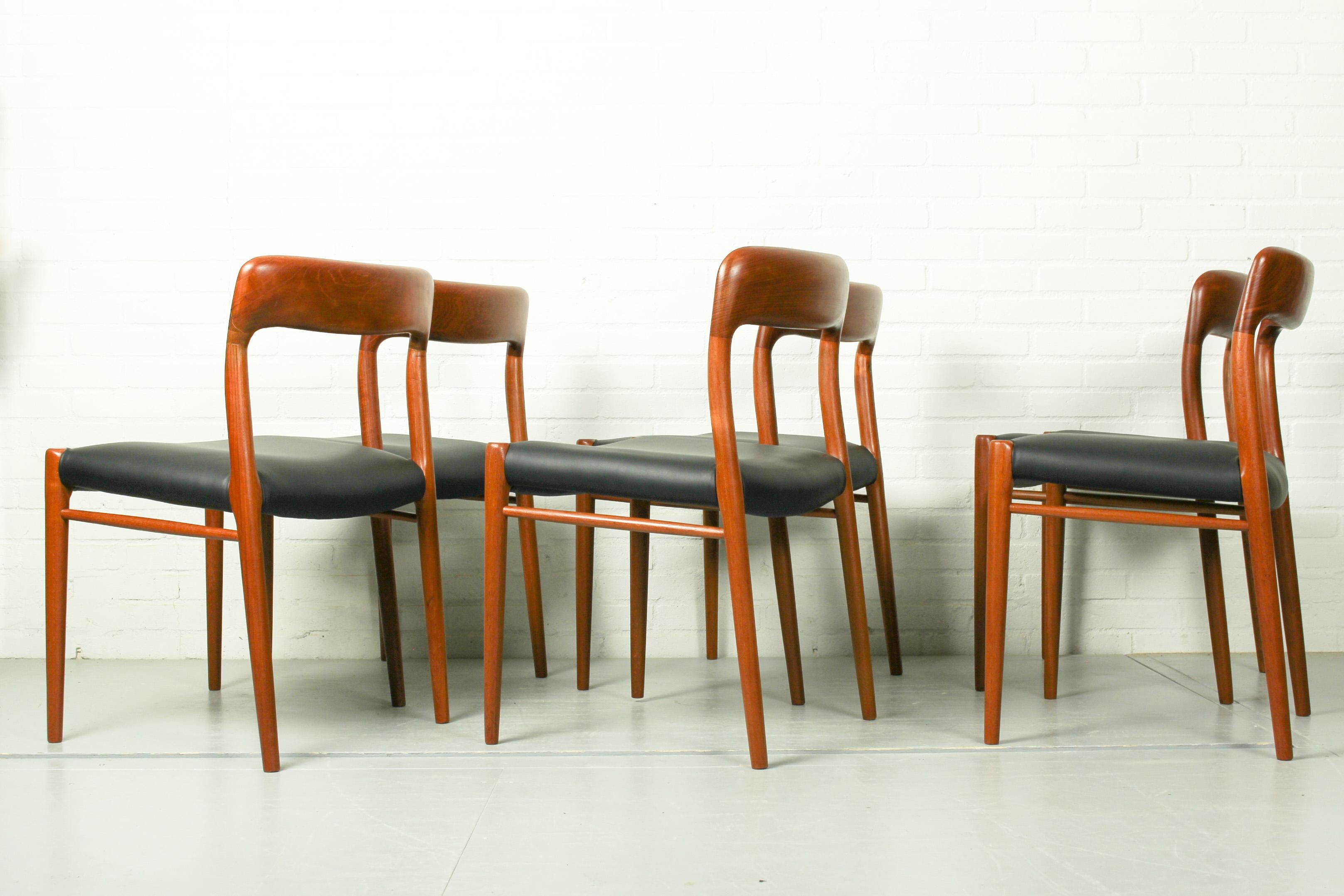 Leather Niels O. Møller Set of Six Møller Chairs No. 77 + Table No. 15 in Teak, Denmark