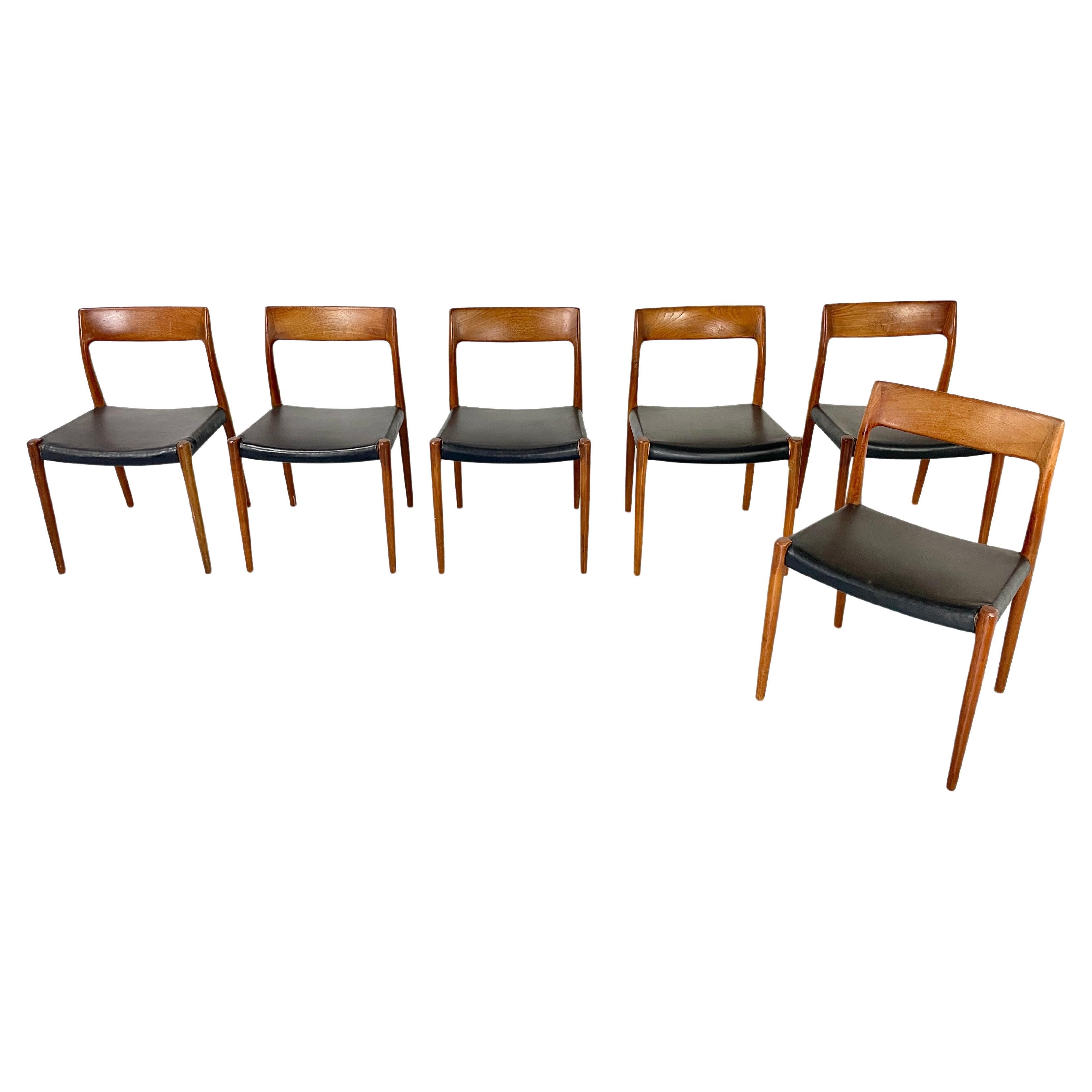 Niels O. Møller Set with Six Møller Chairs No. 77 in Teak Made in Denmark For Sale