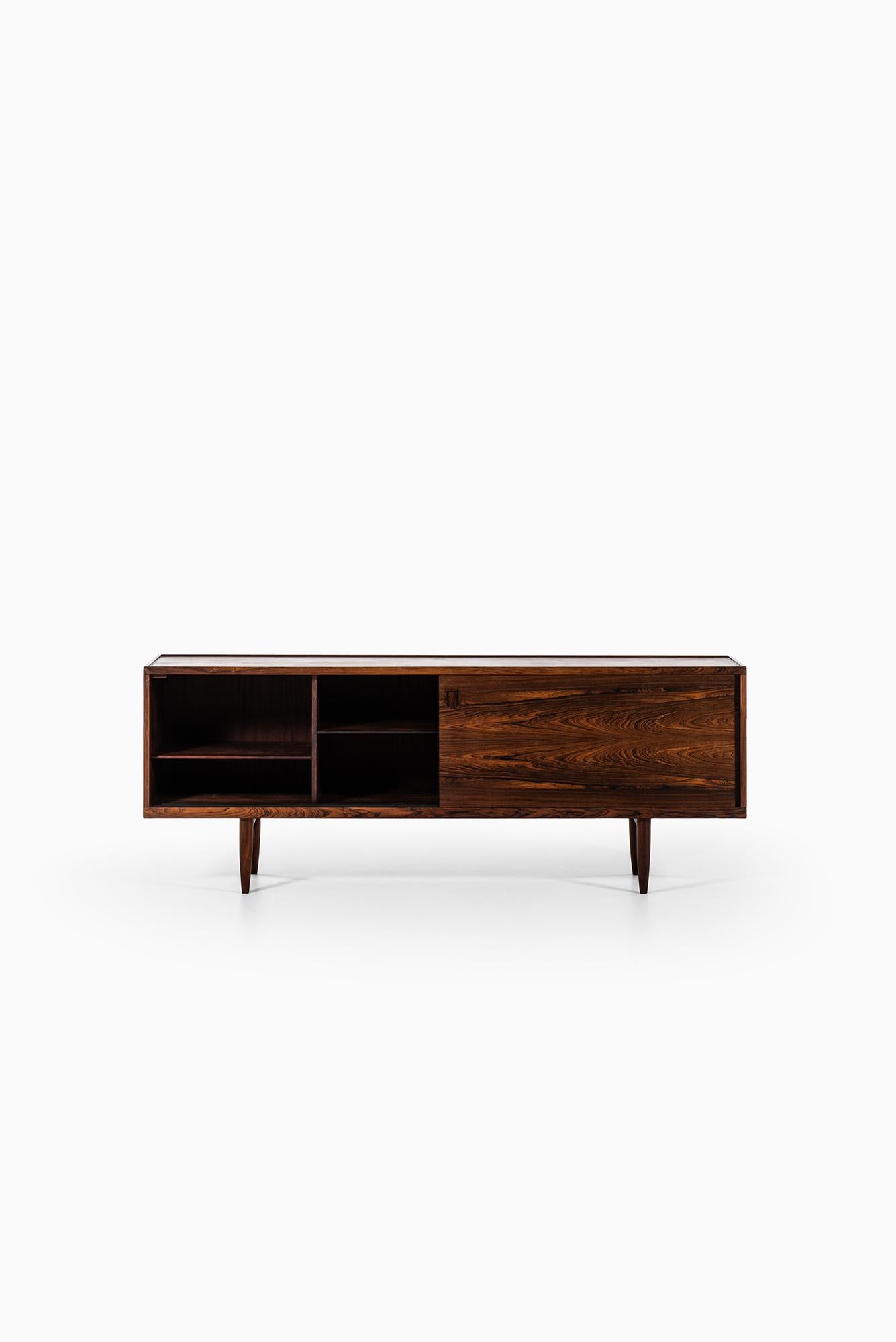 Mid-20th Century Niels O. Møller Sideboard Model No 20 in Rosewood Produced in Denmark For Sale
