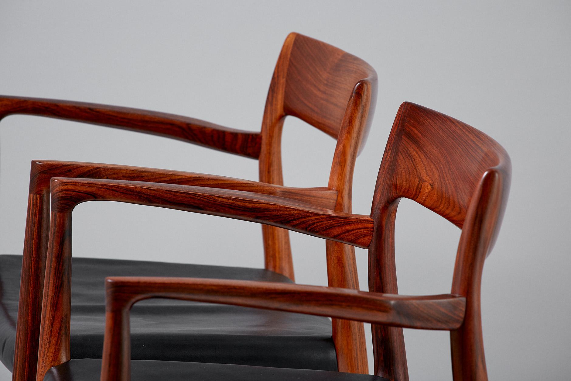 Niels O. Moller Model 57 Rosewood Carver Chairs In Good Condition In London, GB