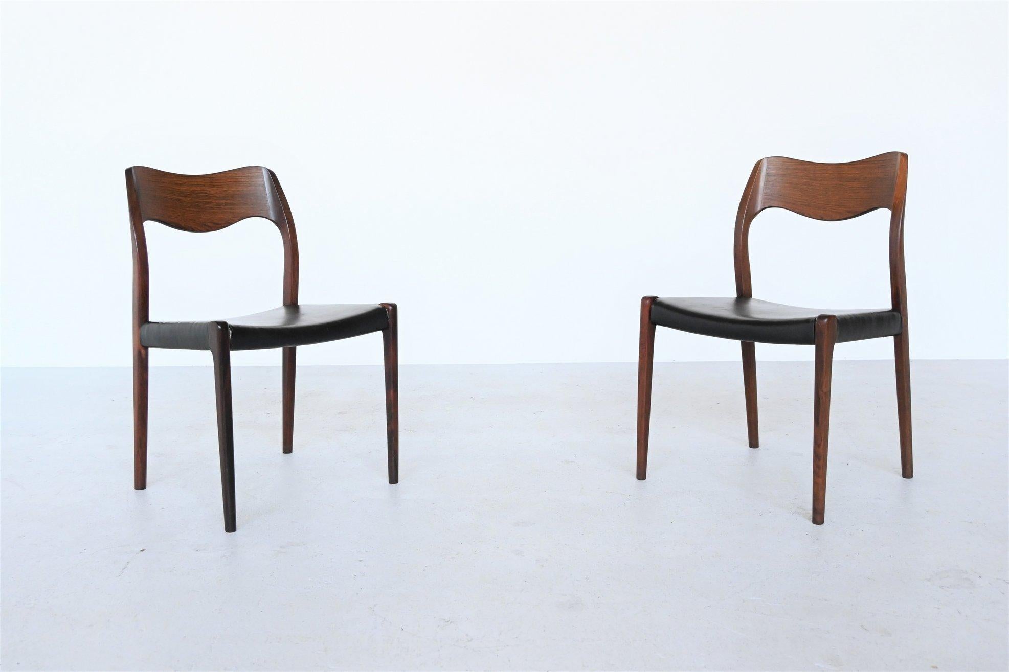 Very nice shaped pair of dining chairs model 71 designed by Niels Otto Moller and manufactured by J.L. Møller Mobelfabrik, Denmark, 1951. These Danish well-crafted chairs are made of solid rosewood and are upholstered with black leather. The chairs