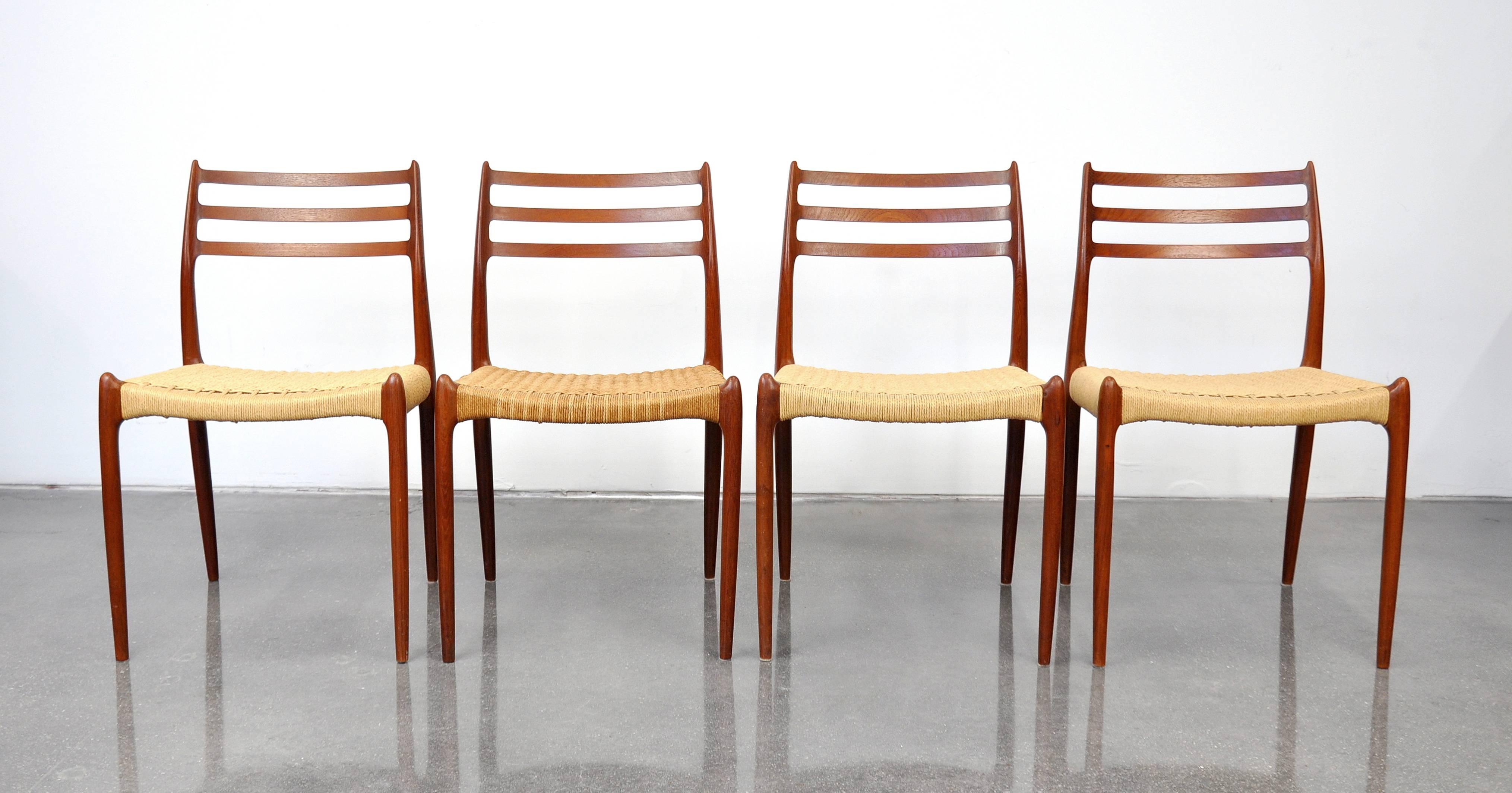 Chaises à manger en teck modèle 78 de Niels O. Moller 9