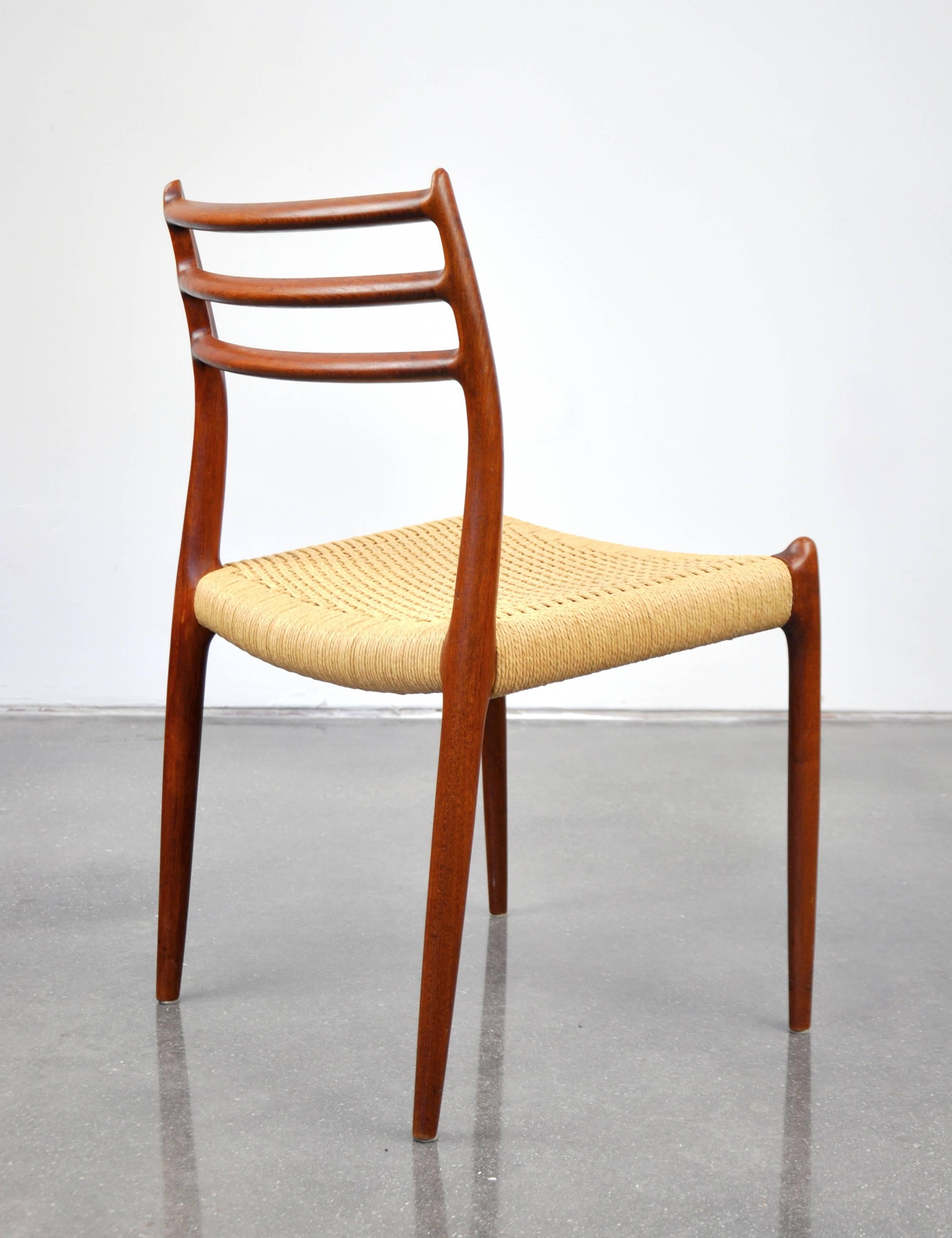 Milieu du XXe siècle Chaises à manger en teck modèle 78 de Niels O. Moller