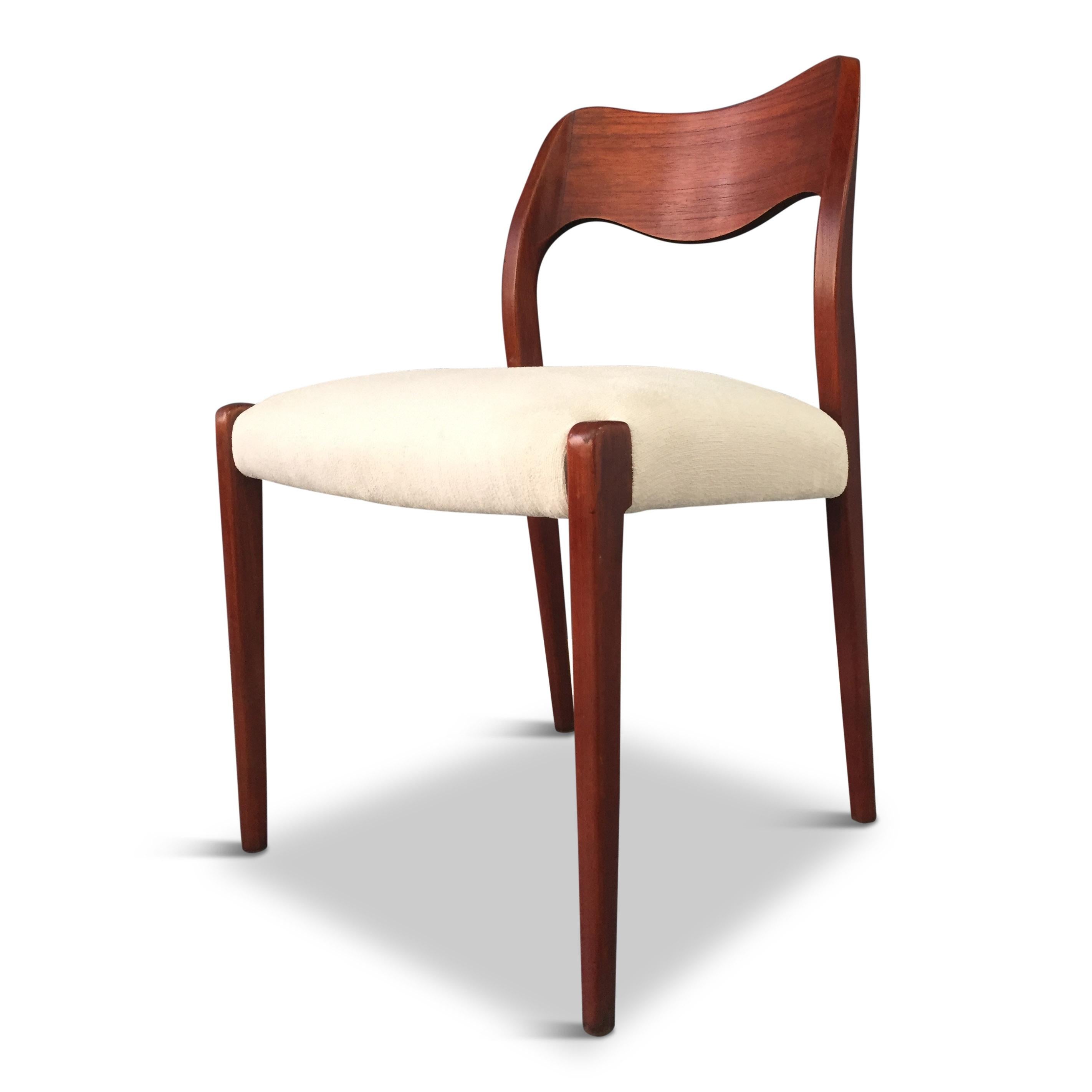 Niels O. Moller Six Solid Teak Chairs, Model 71 in White Velvet Midcentury 2
