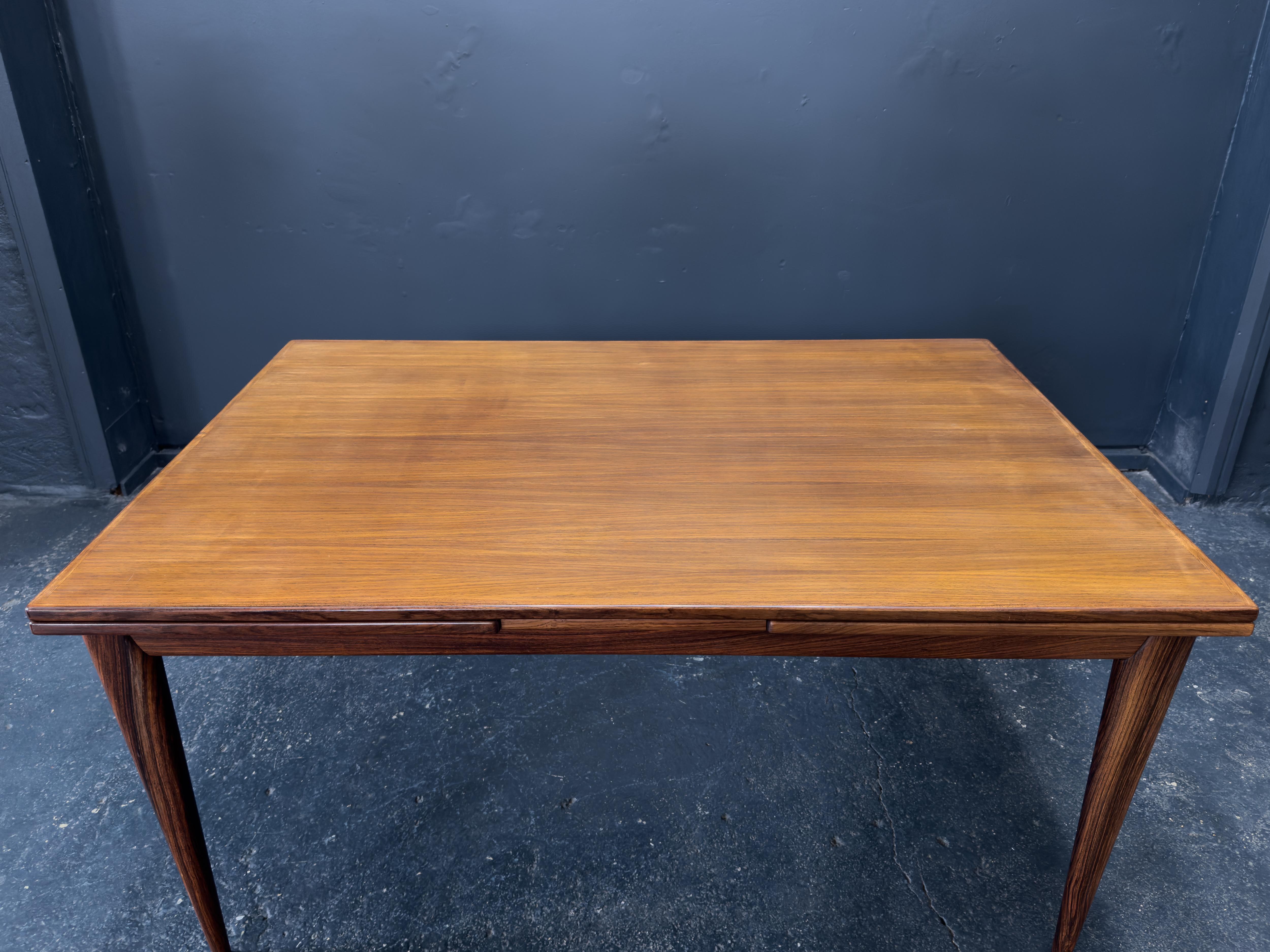 Danois Niels Otto Møller 254 Table de salle à manger à rallonge en vente