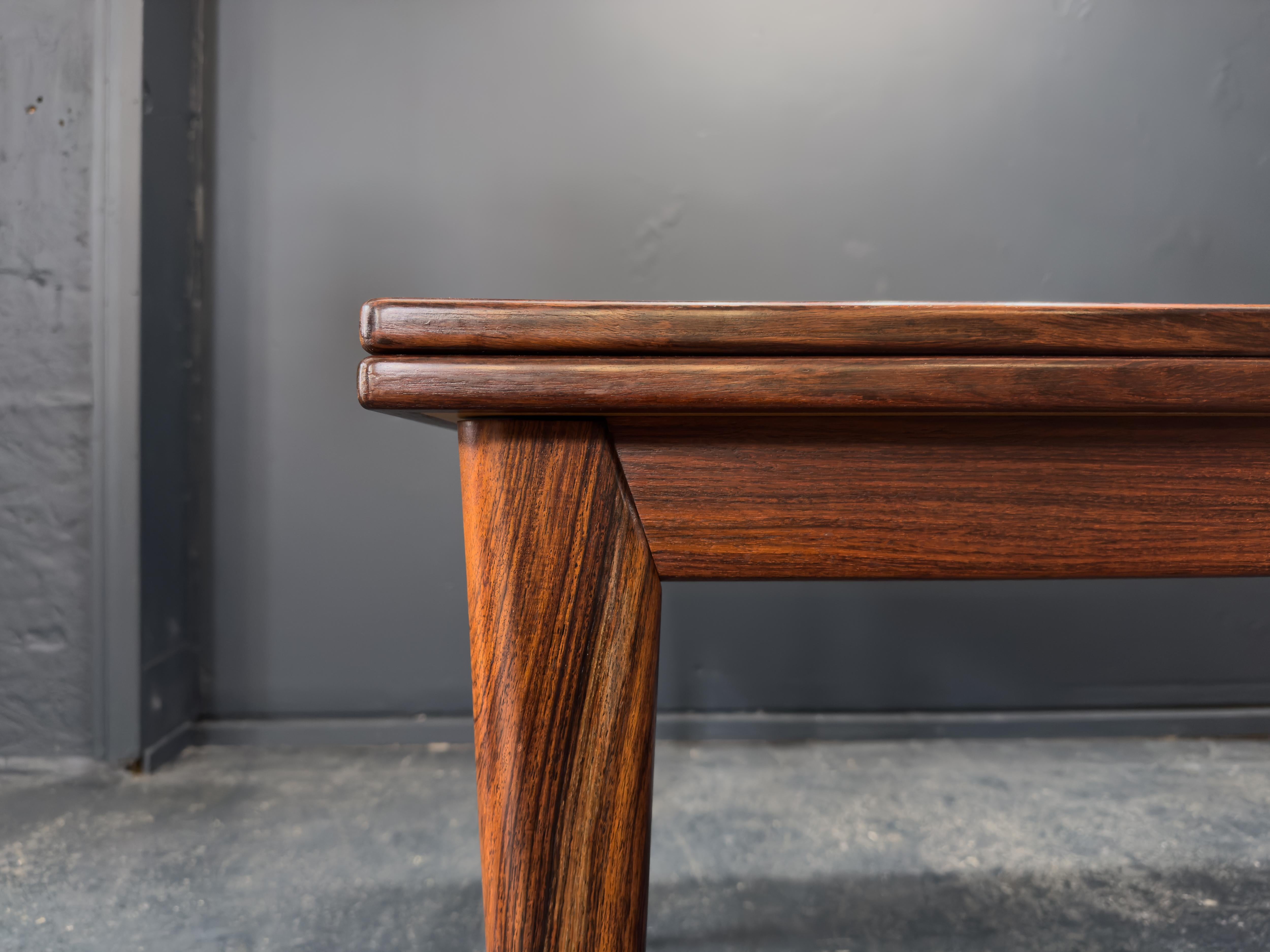 Niels Otto Møller 254 Table de salle à manger à rallonge Bon état - En vente à London, GB