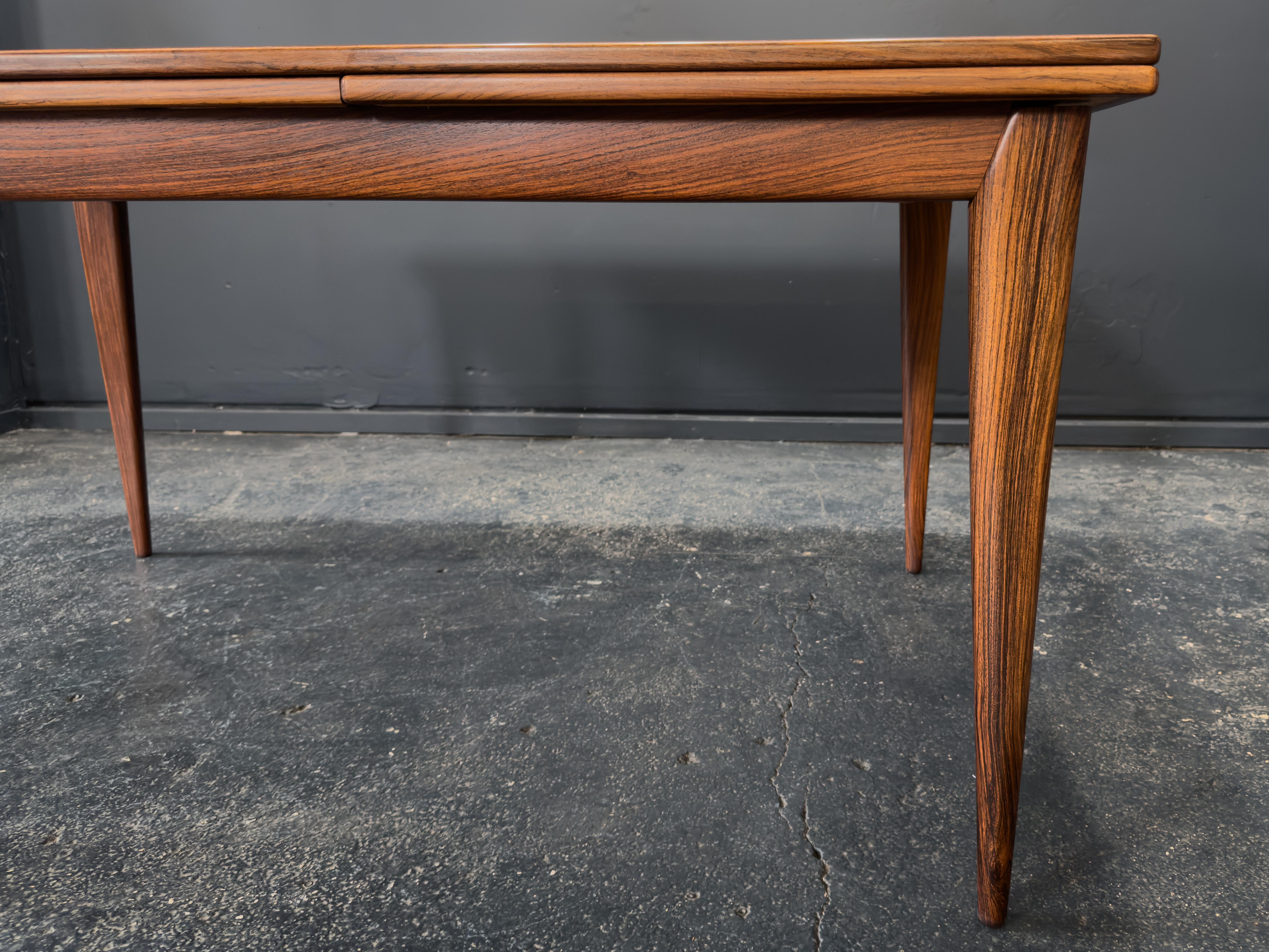 Milieu du XXe siècle Niels Otto Møller 254 Table de salle à manger à rallonge en vente