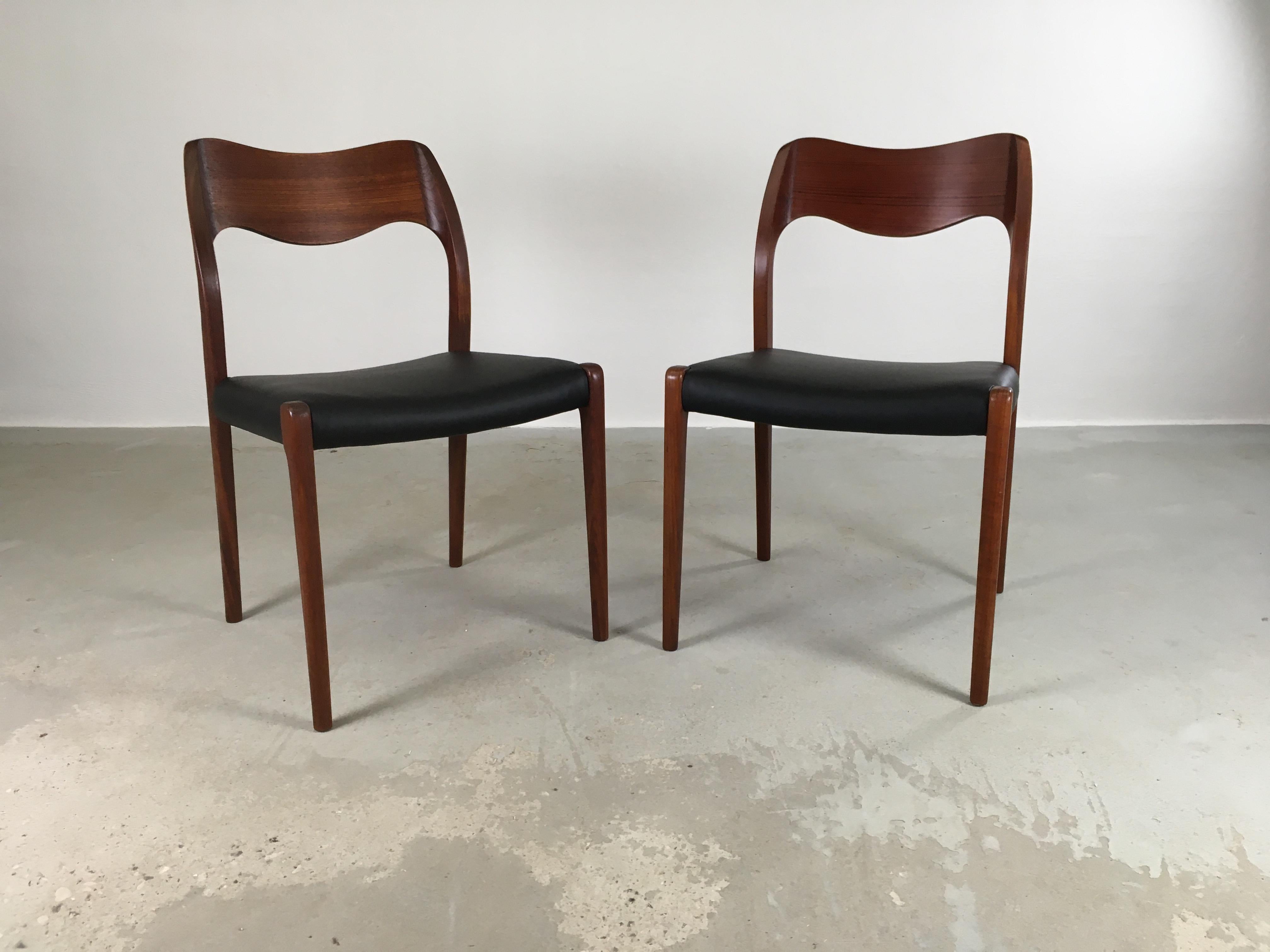Set of eigth fully restored teak dining chairs including custom reupholstery designed by Niels Otto Møller in 1951.

The chairs feature a solid frame and backrest in teak designed with straight lined legs and an elegant organic shaped backrest with