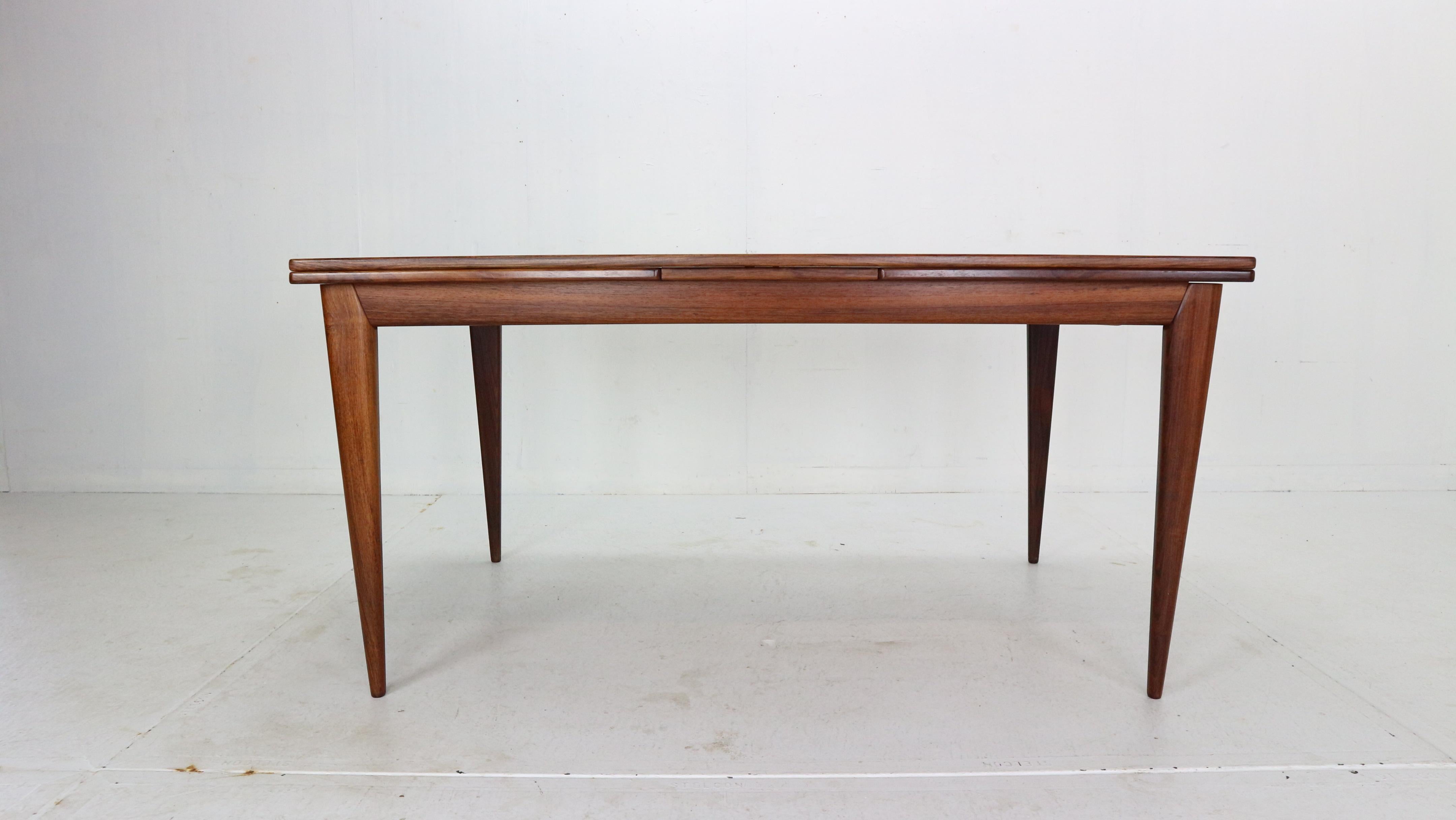 Mid-Century Modern outstanding dinning table designed by Niels Otto Møller and manufactured by J.L Møllers Møbelfabrik in 1960's period Denmark.
Model No: 254, originally marked under the table.
The table is made of rosewood with two extension