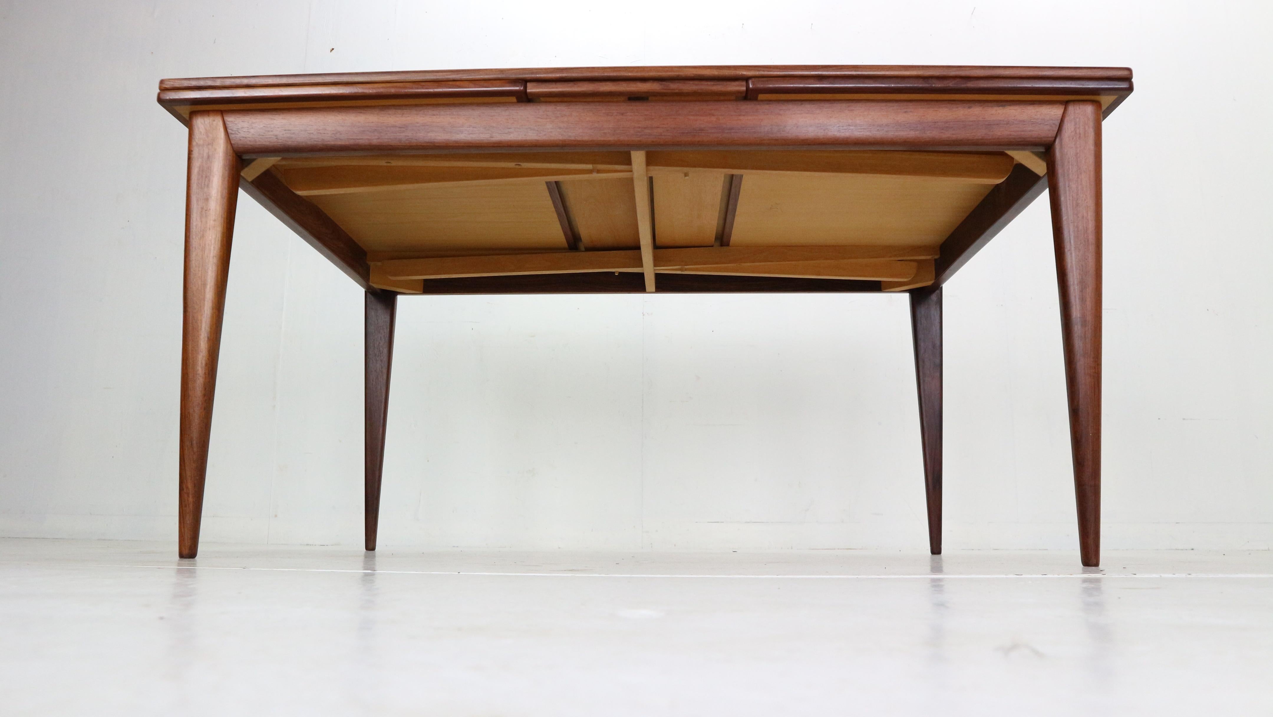 Niels Otto Møller Extendable Rosewood Dinning Table No:254 For J.L. Møllers 1960 In Good Condition In The Hague, NL