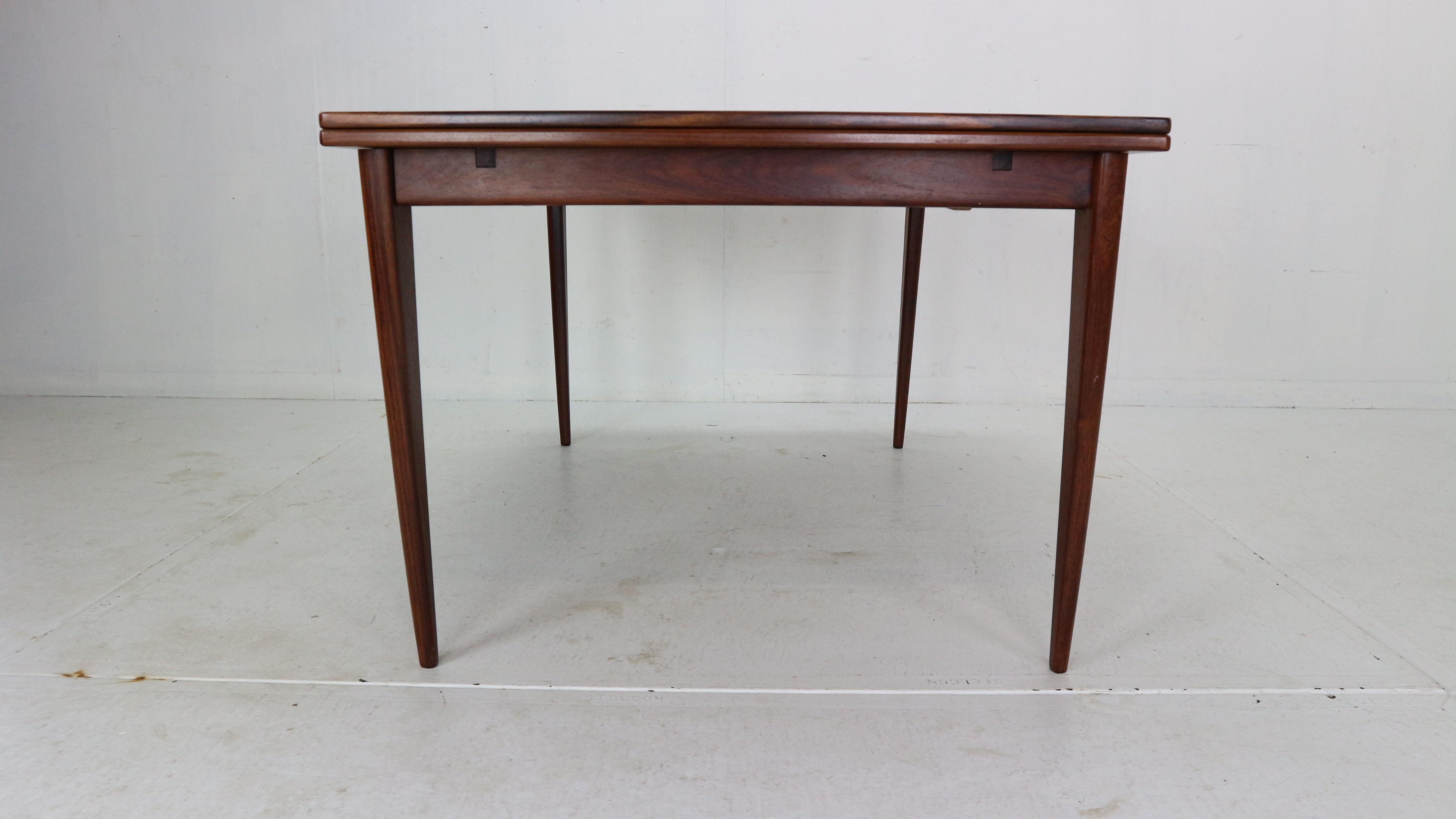 Mid-20th Century Niels Otto Møller Extendable Rosewood Dinning Table No:254 For J.L. Møllers 1960