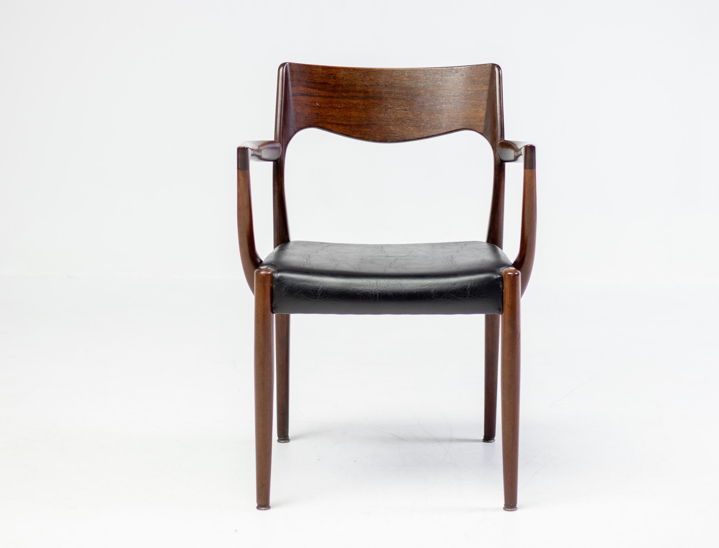 Milieu du XXe siècle Chaise Carver modèle 57 de Niels Otto Møller en vente