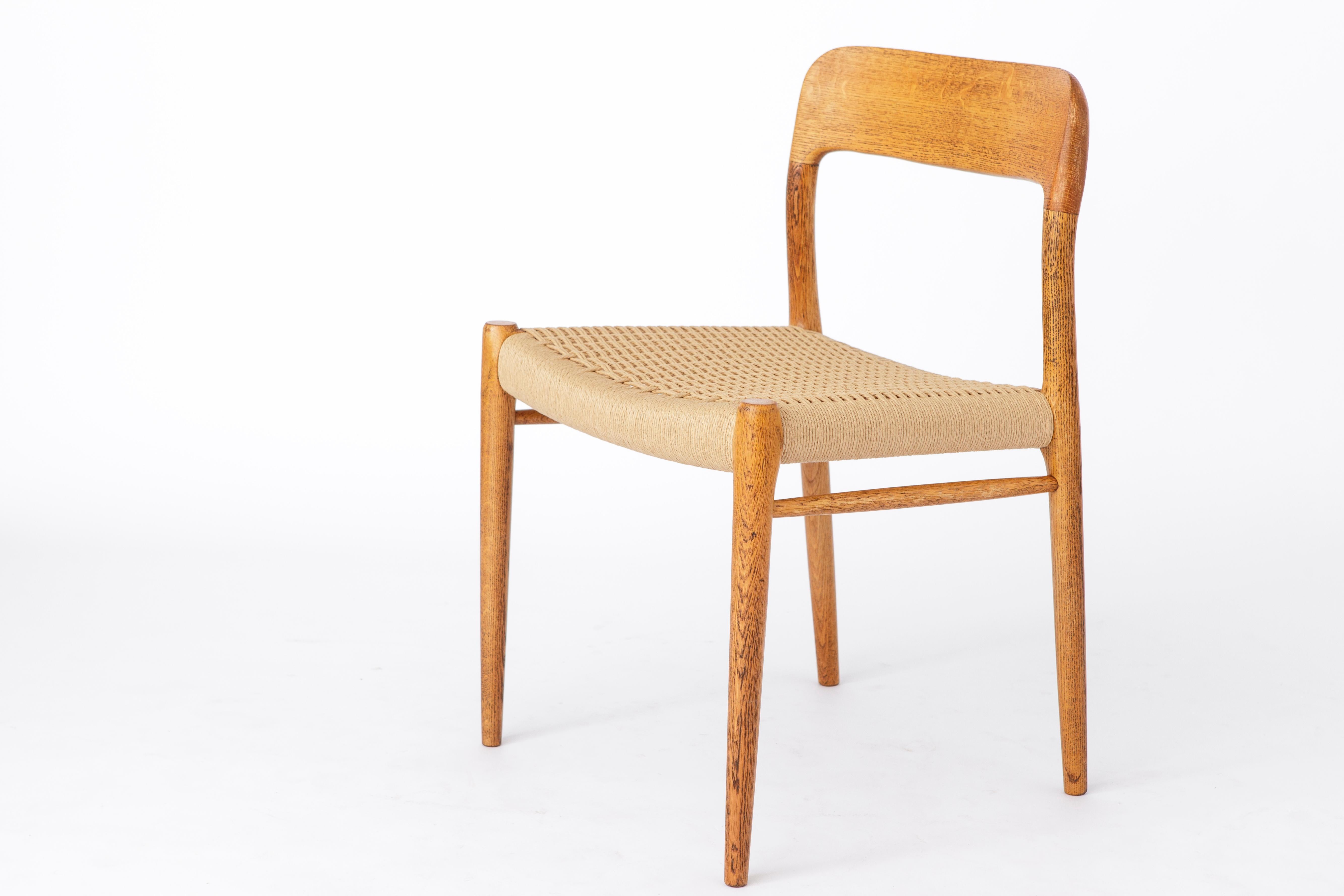 Poli Chaise de salle à manger en Oak No 75 de Niels Otto Møller, années 1950 Modernité danoise du milieu du siècle  V en vente