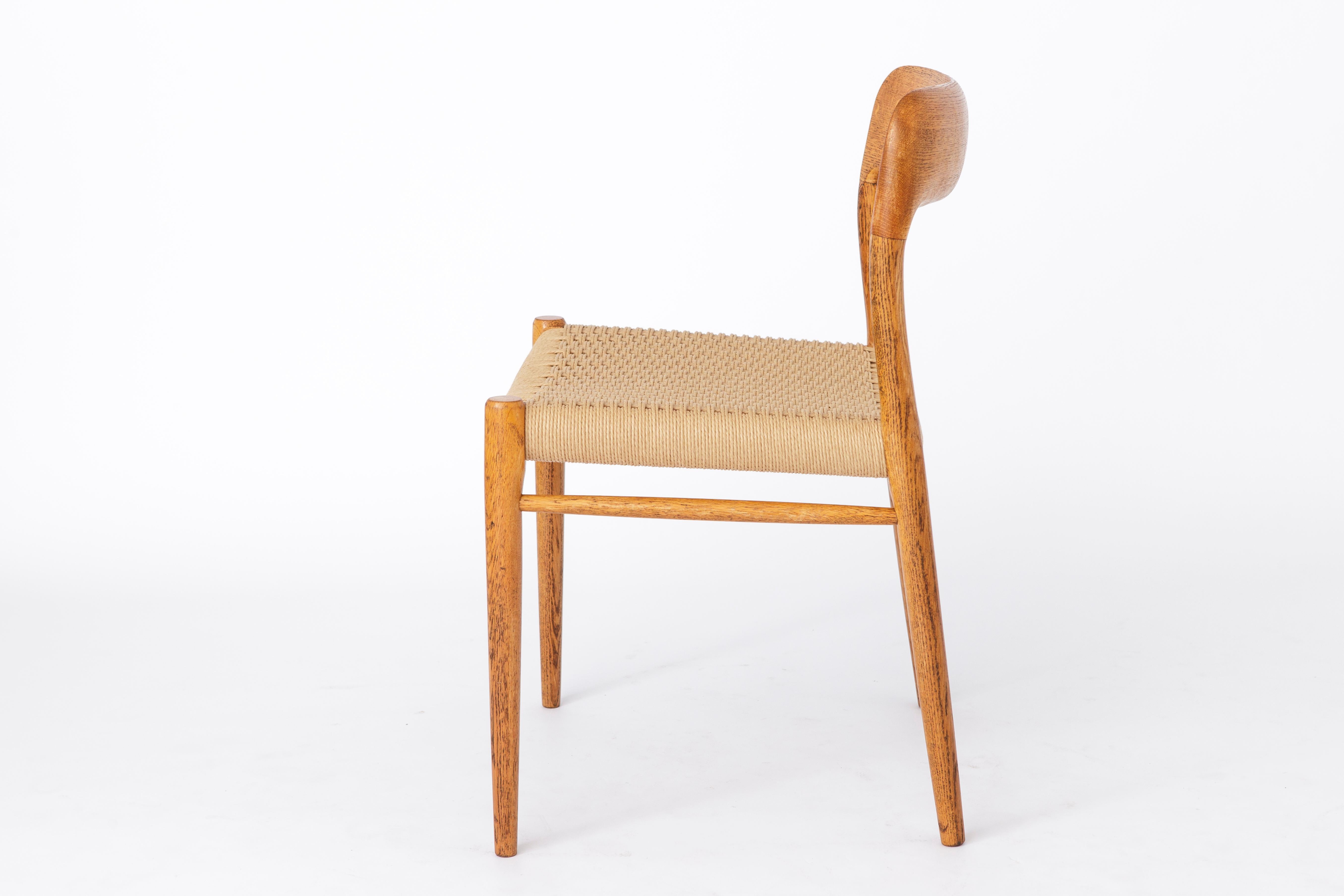 Chaise de salle à manger en Oak No 75 de Niels Otto Møller, années 1950 Modernité danoise du milieu du siècle  V Bon état - En vente à Hannover, DE