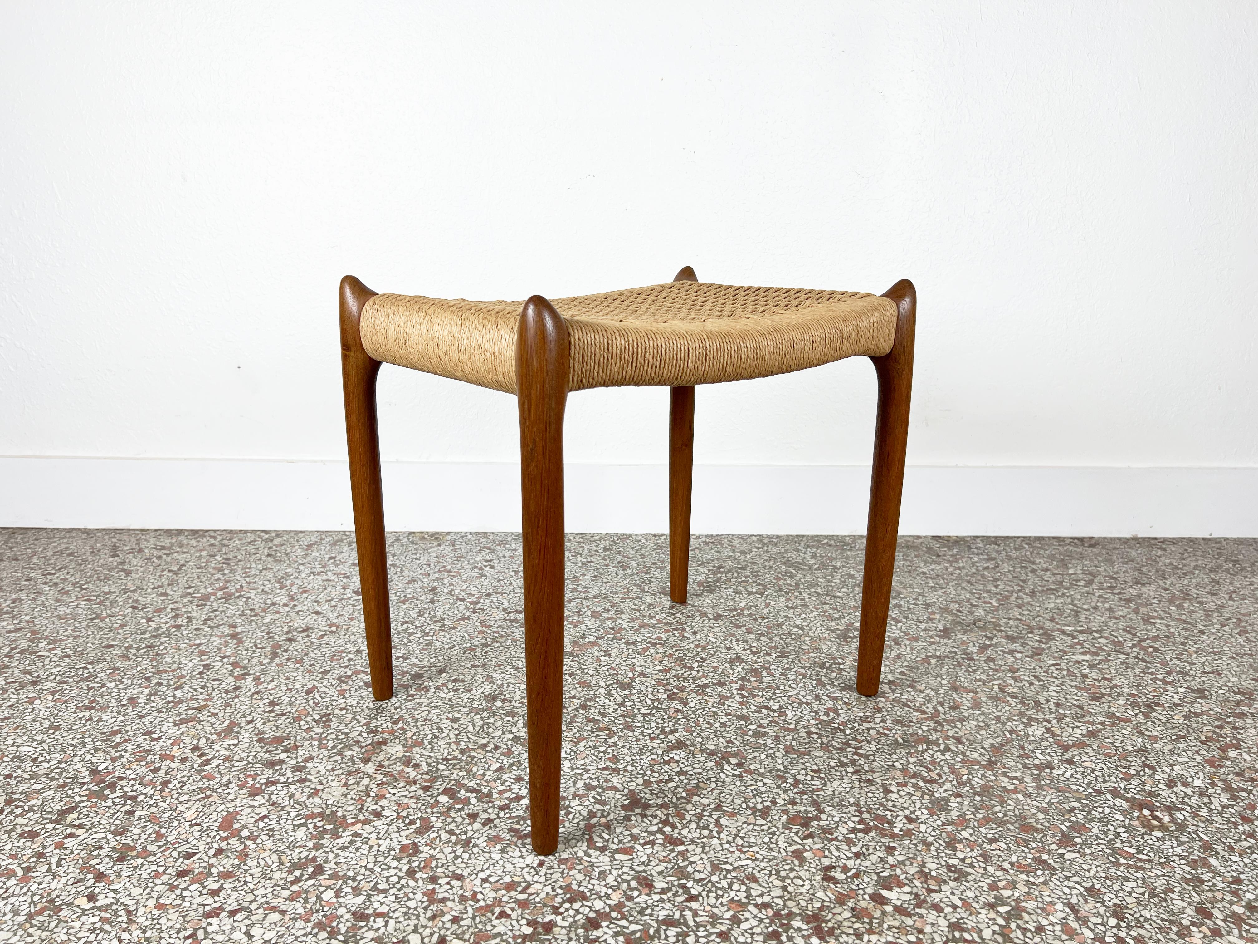 Vintage model 78A stool in oiled teak with a woven paper cord seat by Niels Otto Møller for J.L. Møllers Møbelfabrik.

Designer: Niels Otto Møller

Manufacturer: J.L. Møllers Møbelfabrik

Origin: Denmark

Year : 1960s

Style: Mid-Century