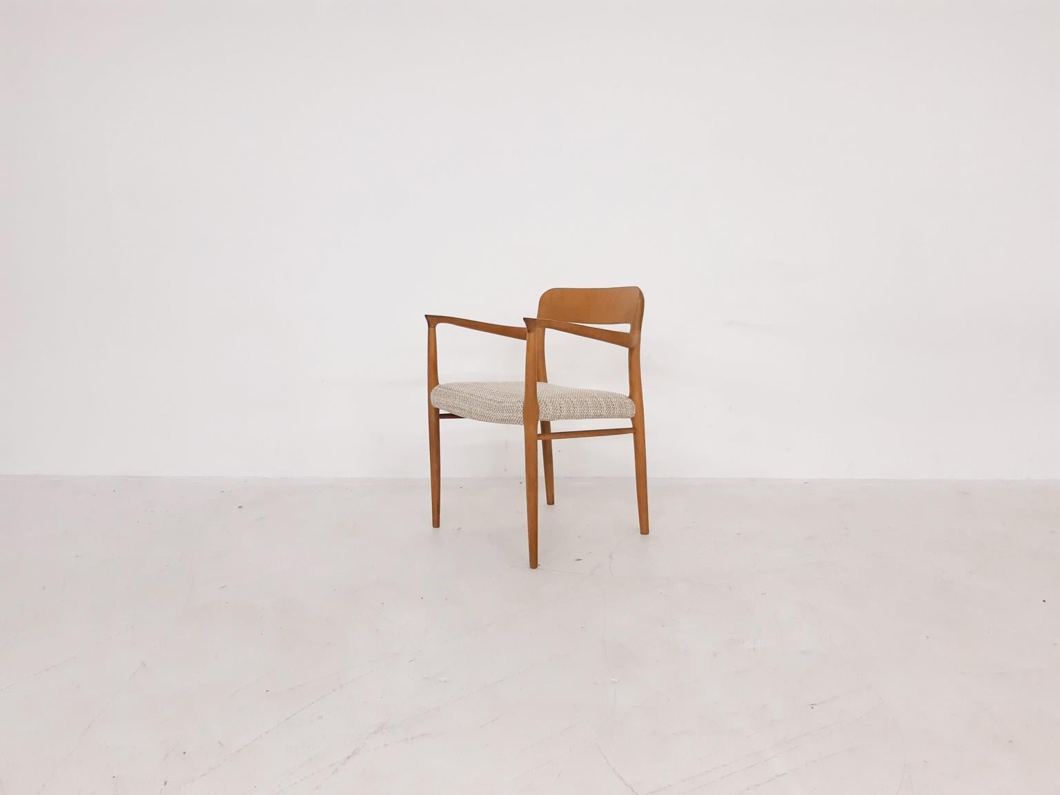 Solid oak dining chair with arm rests by Danish midcentury designer Niels Otto Møller. 

This vintage example from 1959 is Model 56, one of his most popular designs nowadays. The chair is reupholstered in new off-white fabric. In good