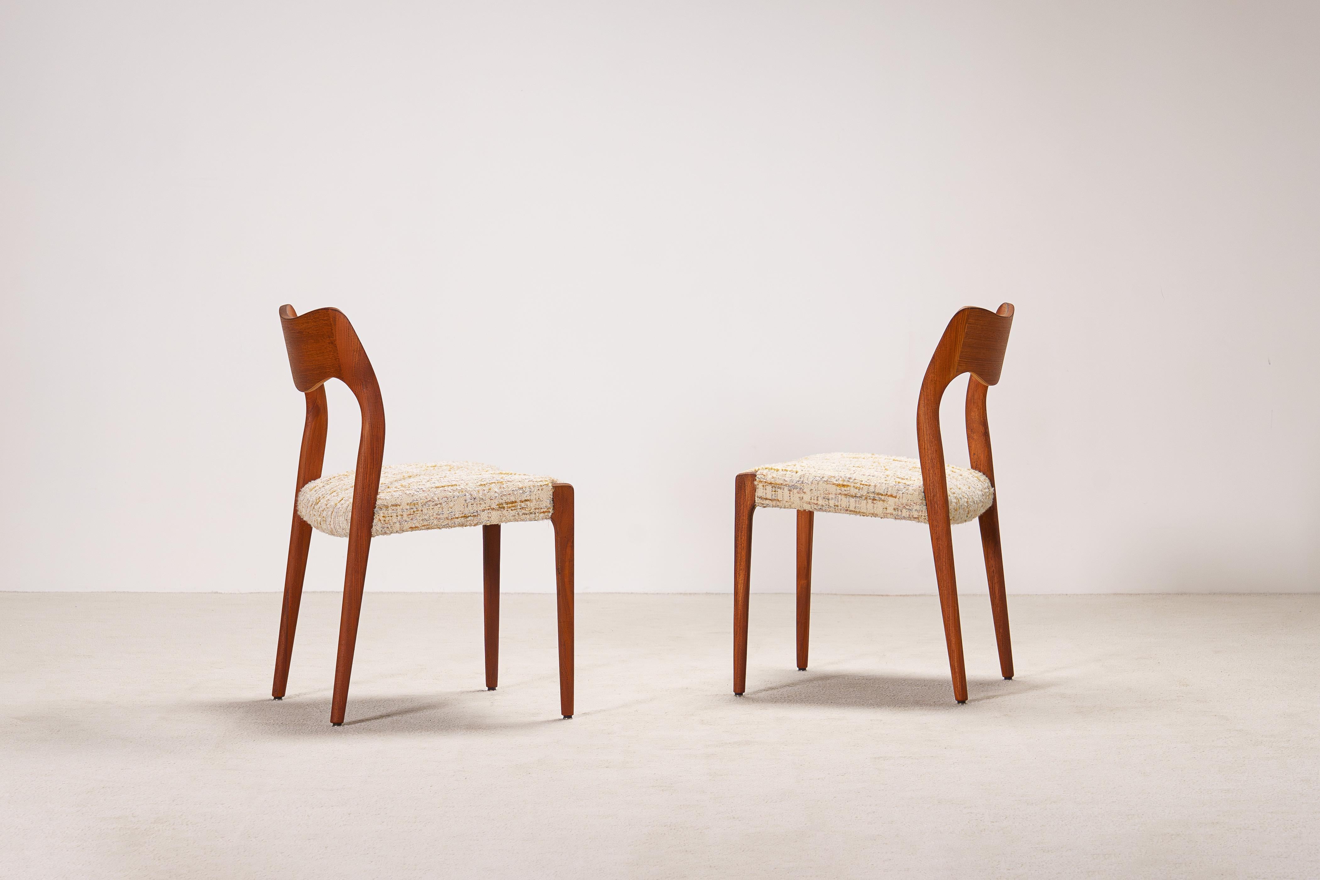 Niels Otto Møller. Pair of Model 71 Dining Chairs for J.L. Møllers Møbelfabrik In Excellent Condition For Sale In Paris, FR