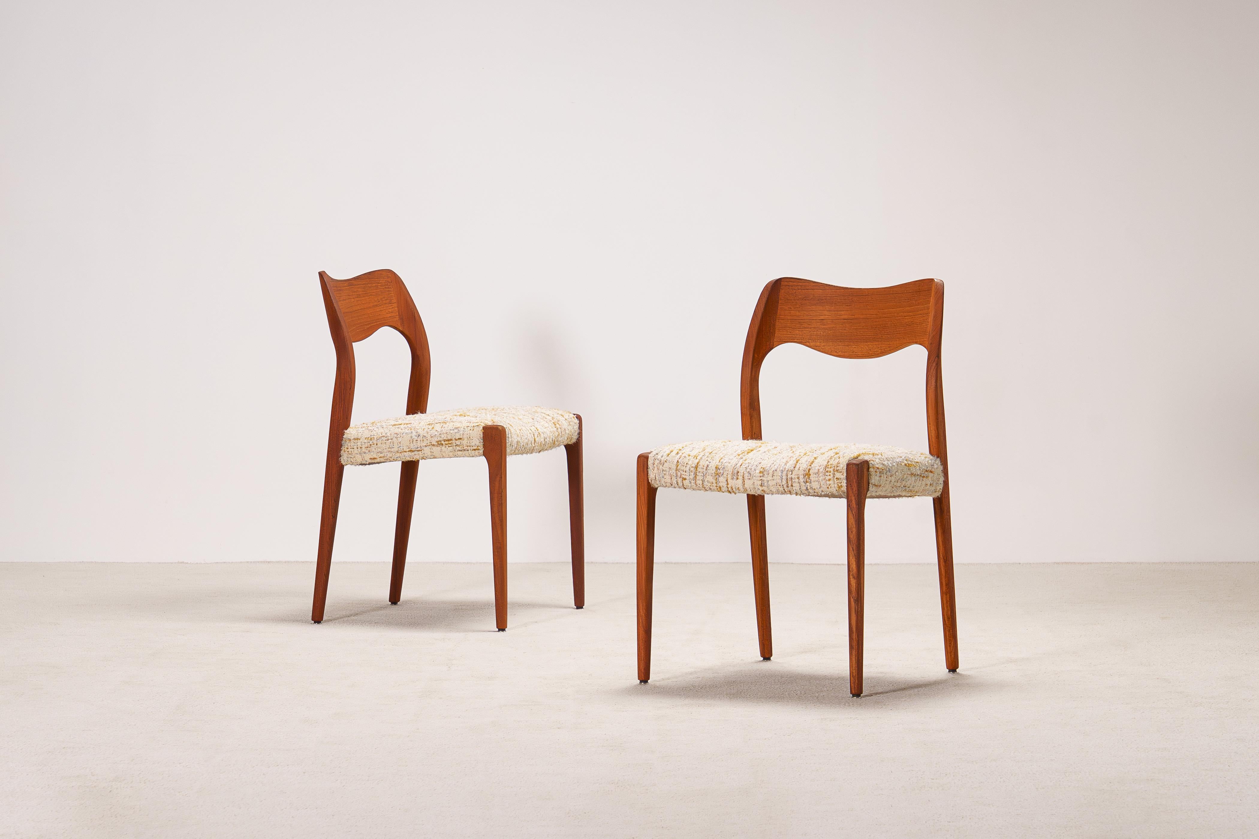 Mid-20th Century Niels Otto Møller. Pair of Model 71 Dining Chairs for J.L. Møllers Møbelfabrik For Sale