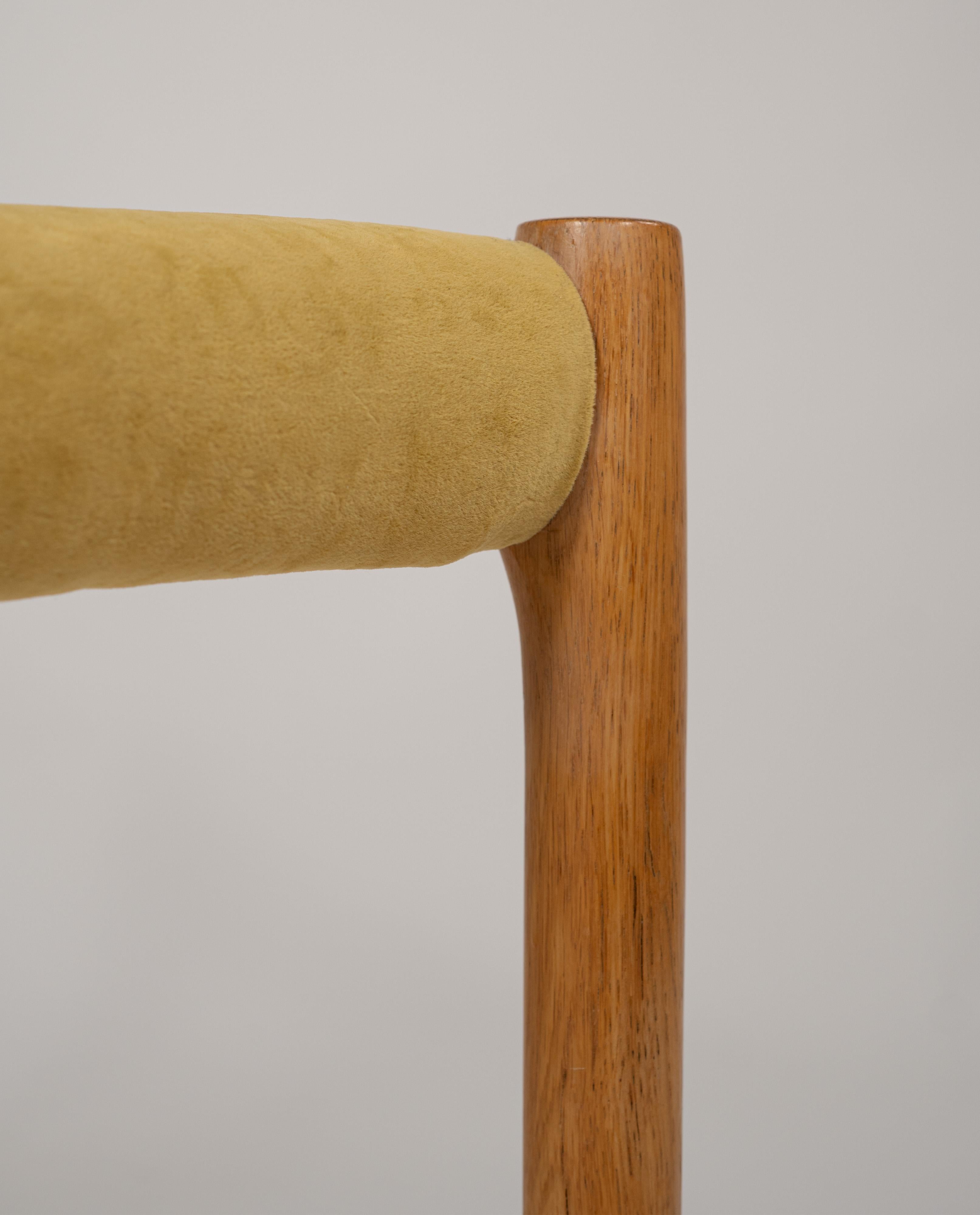 Niels Otto Møller, Paar Model No. 84, 1976 (Samt) im Angebot