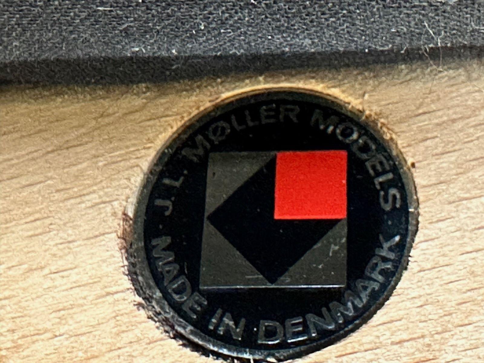 Niels Otto Møller - Paire de fauteuils en palissandre et cuir noir Modèle 62 en vente 1