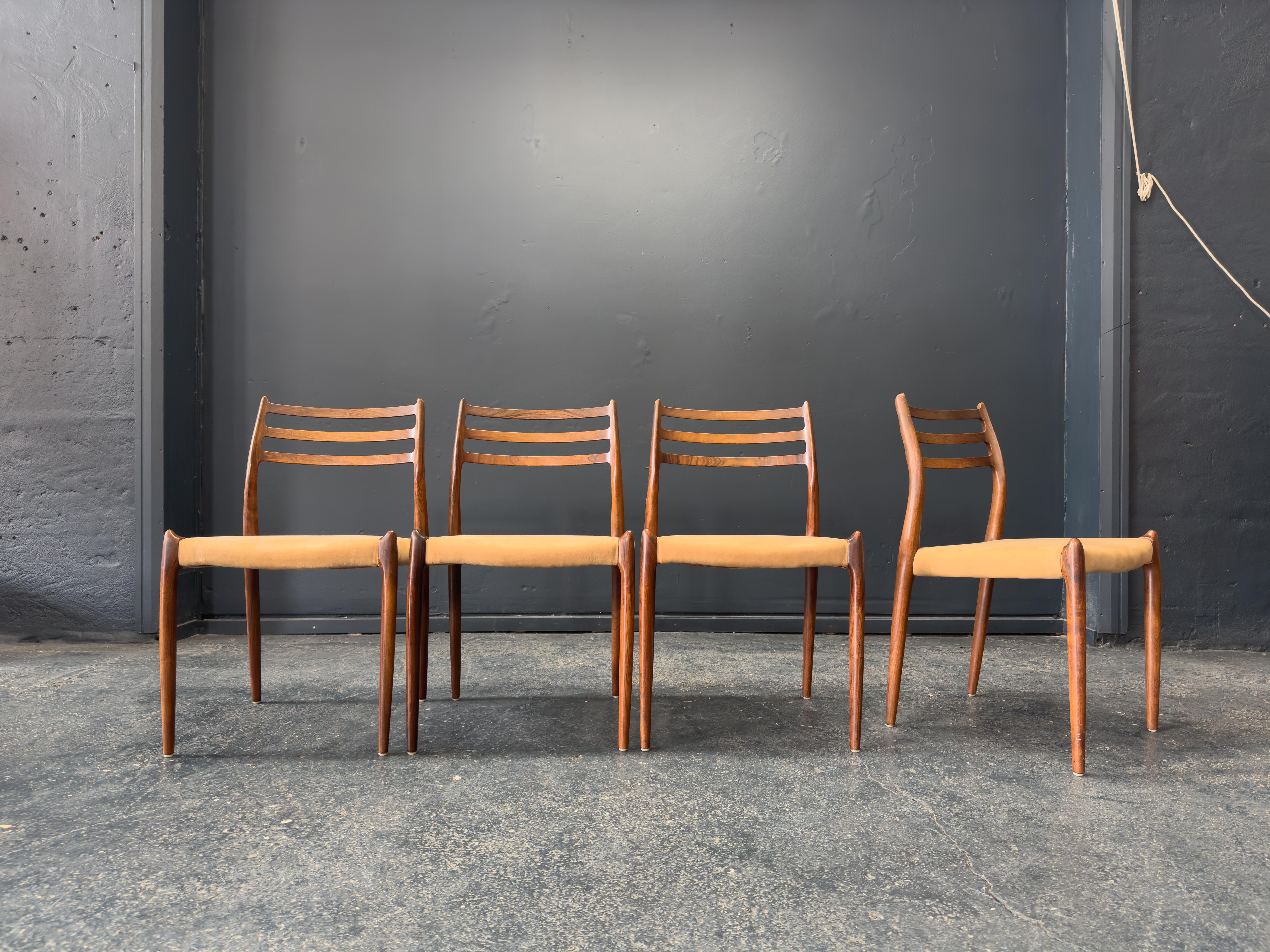 Niels Otto Møller Satz von 4 Stühlen Modell 79 (Moderne der Mitte des Jahrhunderts) im Angebot