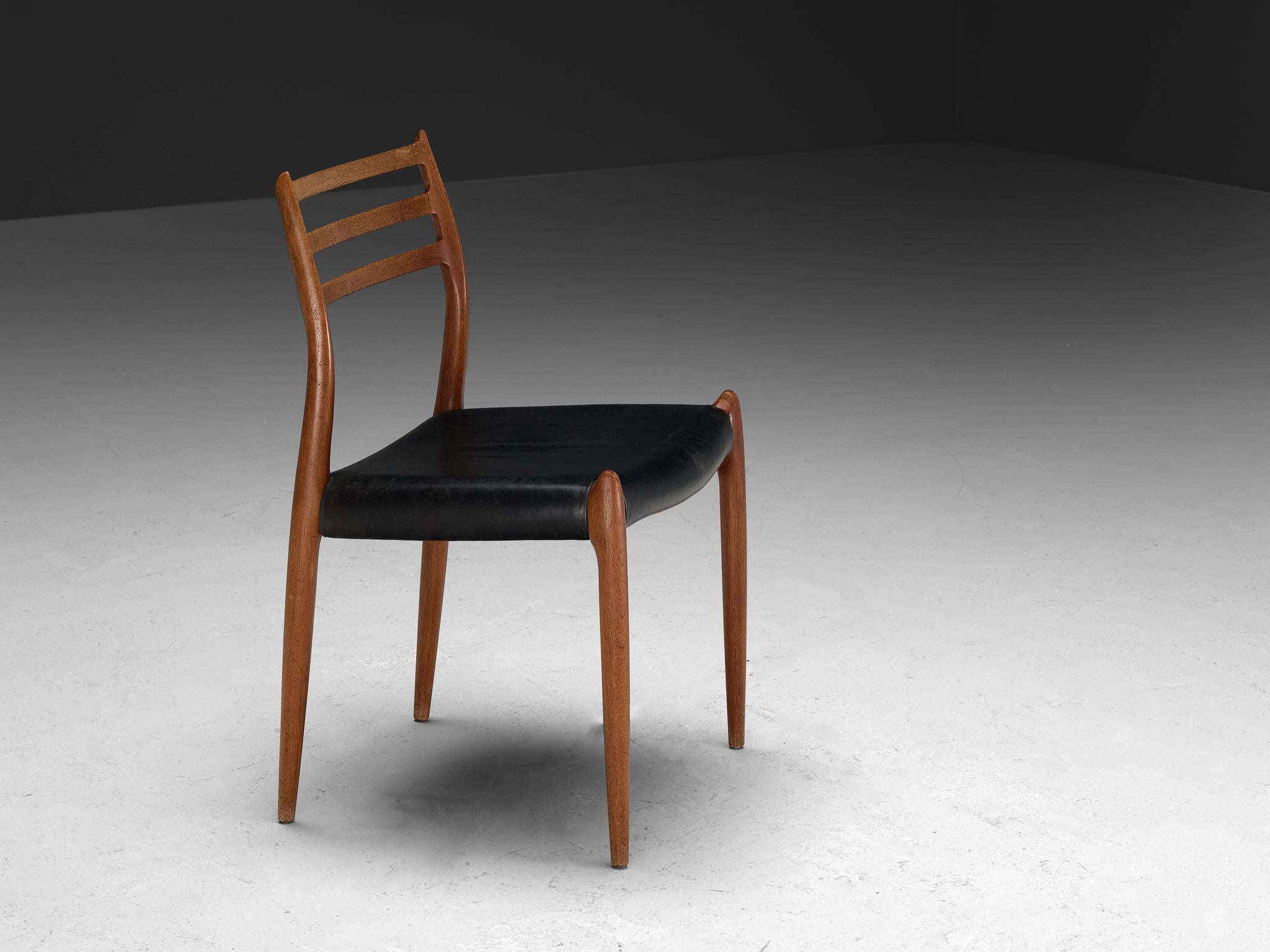 Niels Otto Møller Ensemble de quatre chaises de salle à manger en teck et cuir  en vente 3