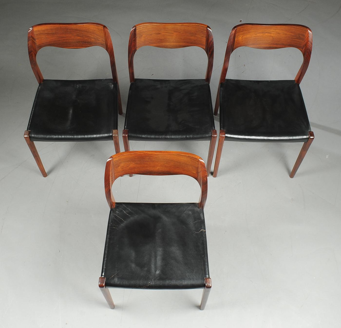 Scandinave moderne Chaises de salle à manger Niels Otto Moller 1951 en cuir noir d'origine en vente